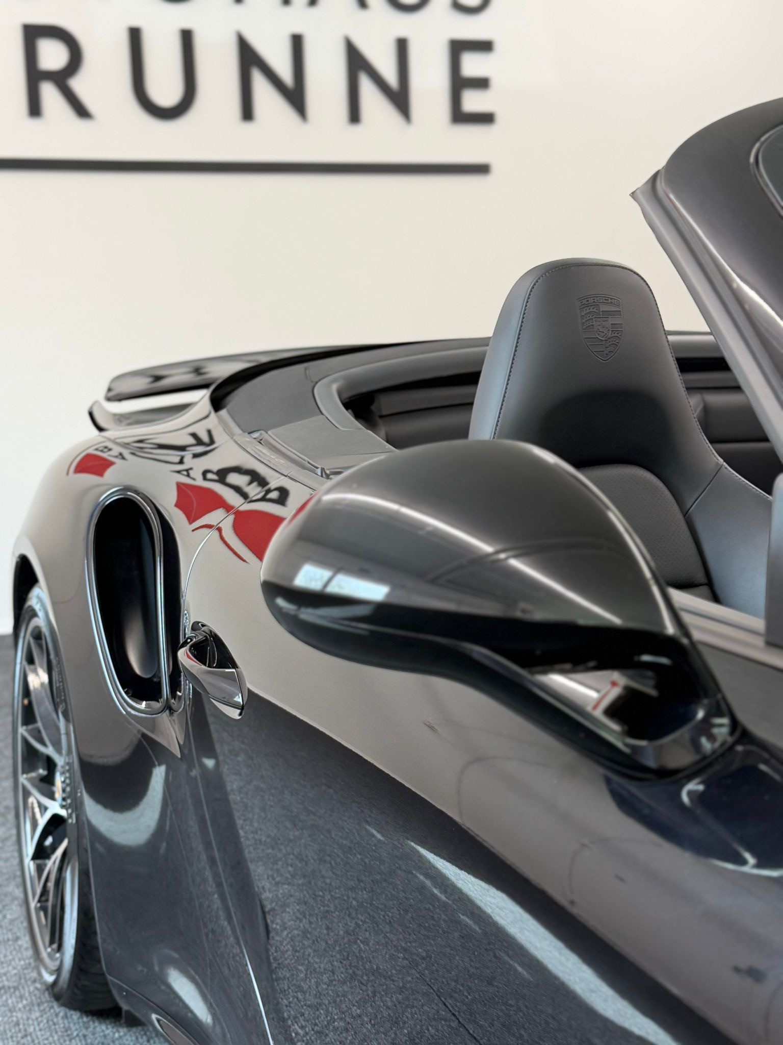 PORSCHE 911 Turbo S Cabrio PDK-image-5