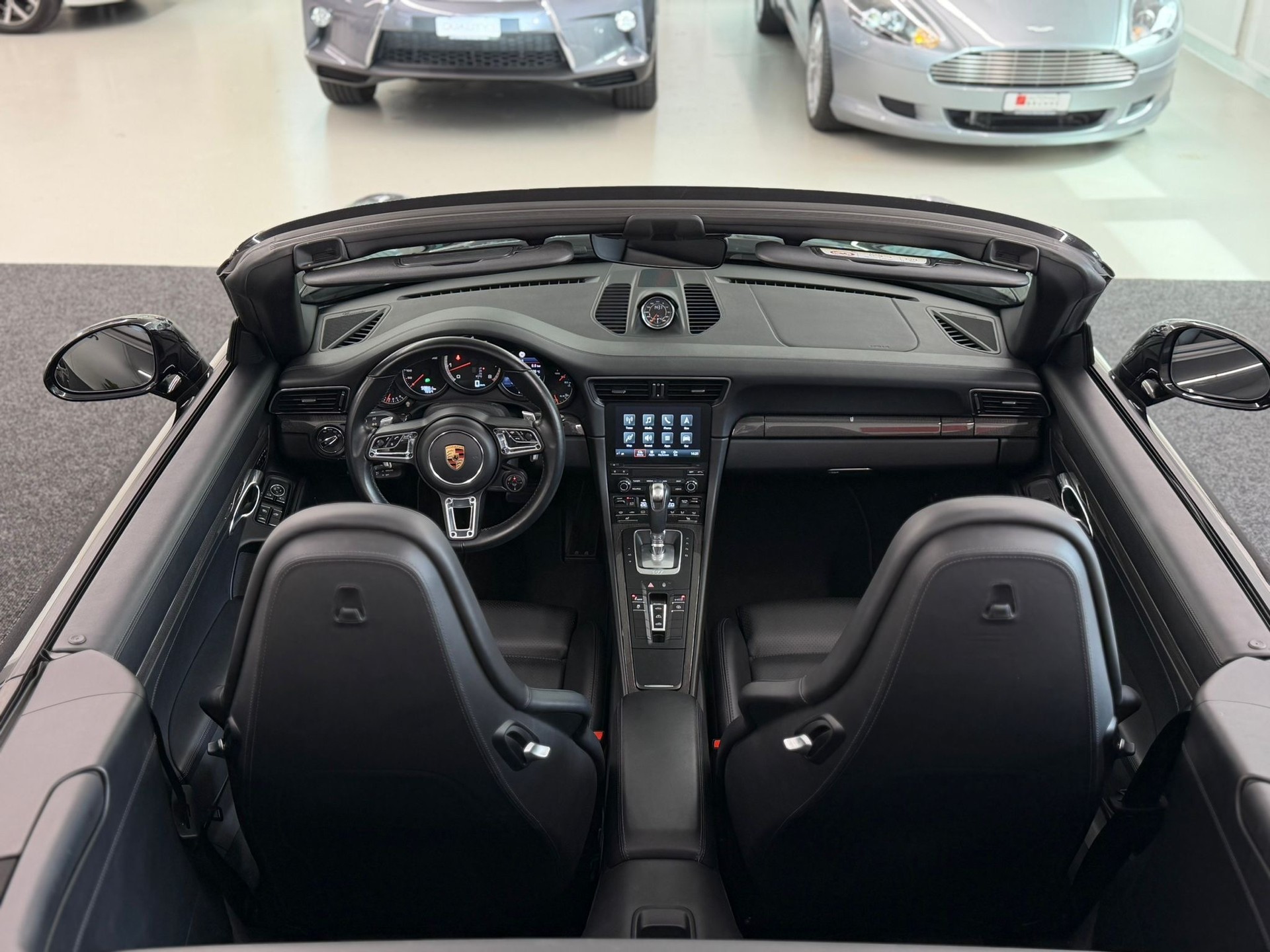 PORSCHE 911 Turbo S Cabrio PDK-image-24