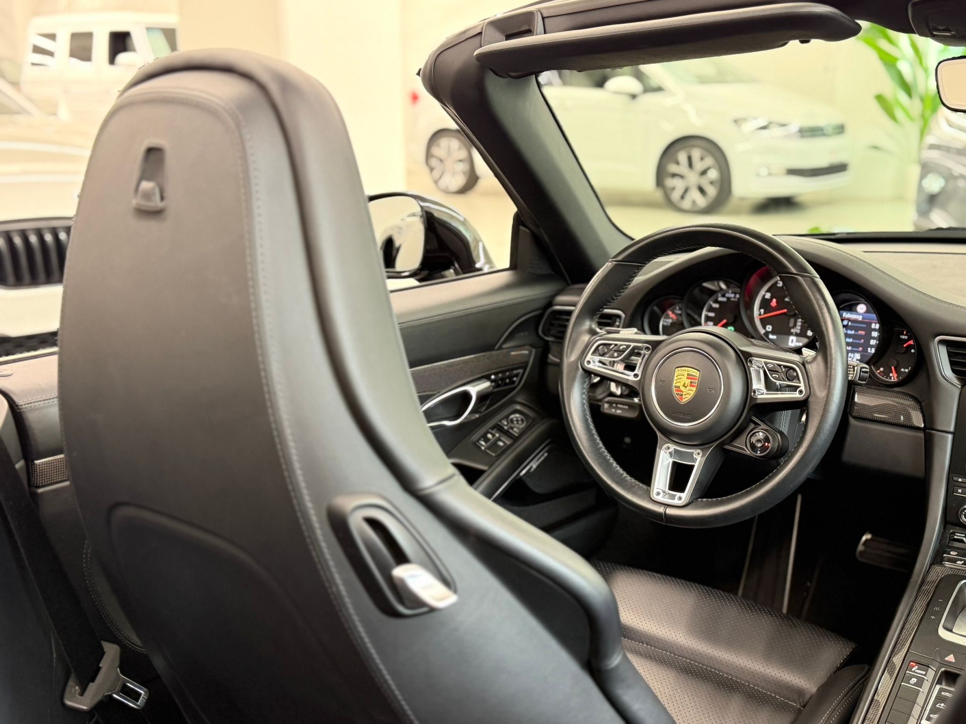 PORSCHE 911 Turbo S Cabrio PDK-image-28
