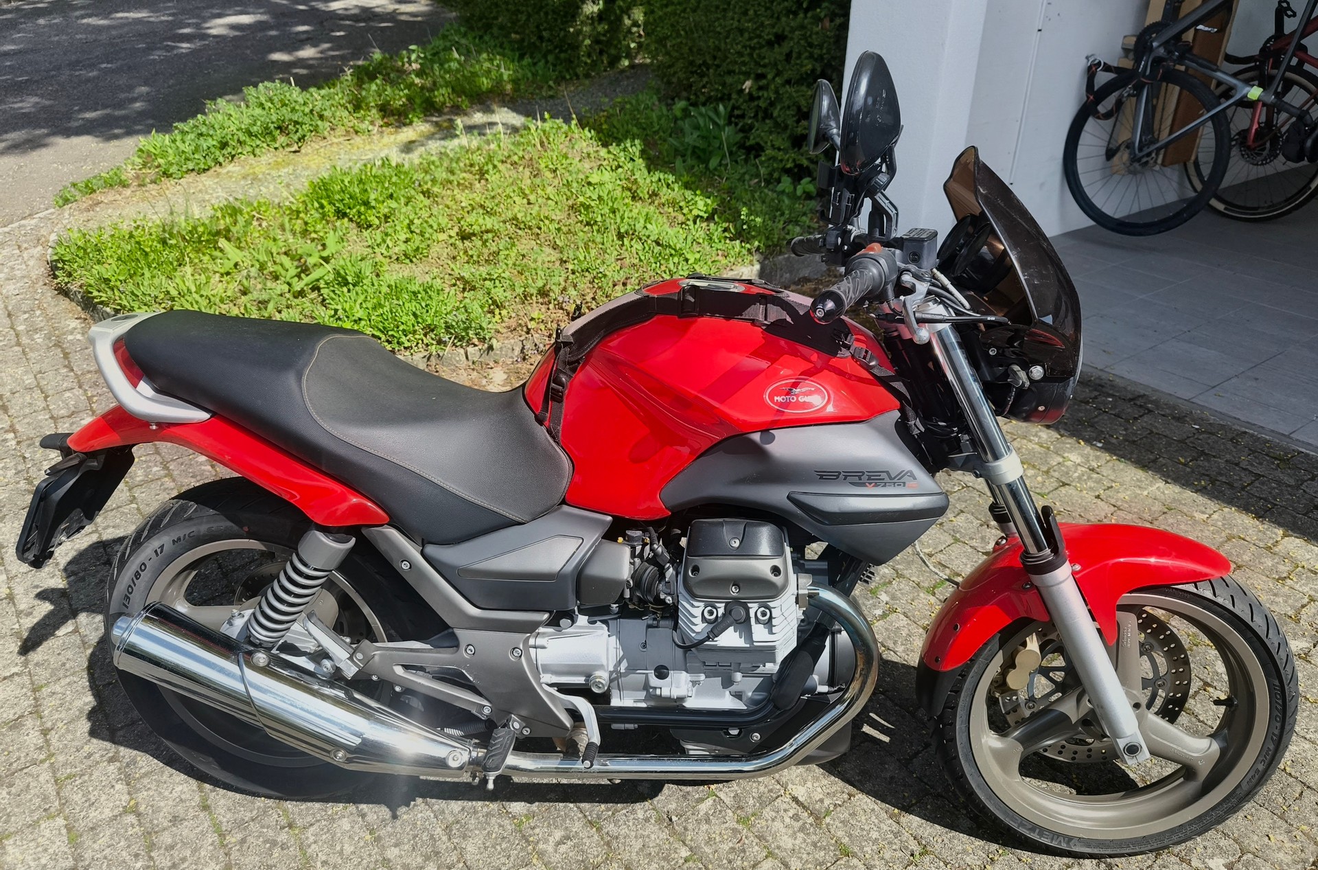 MOTO GUZZI Breva 750