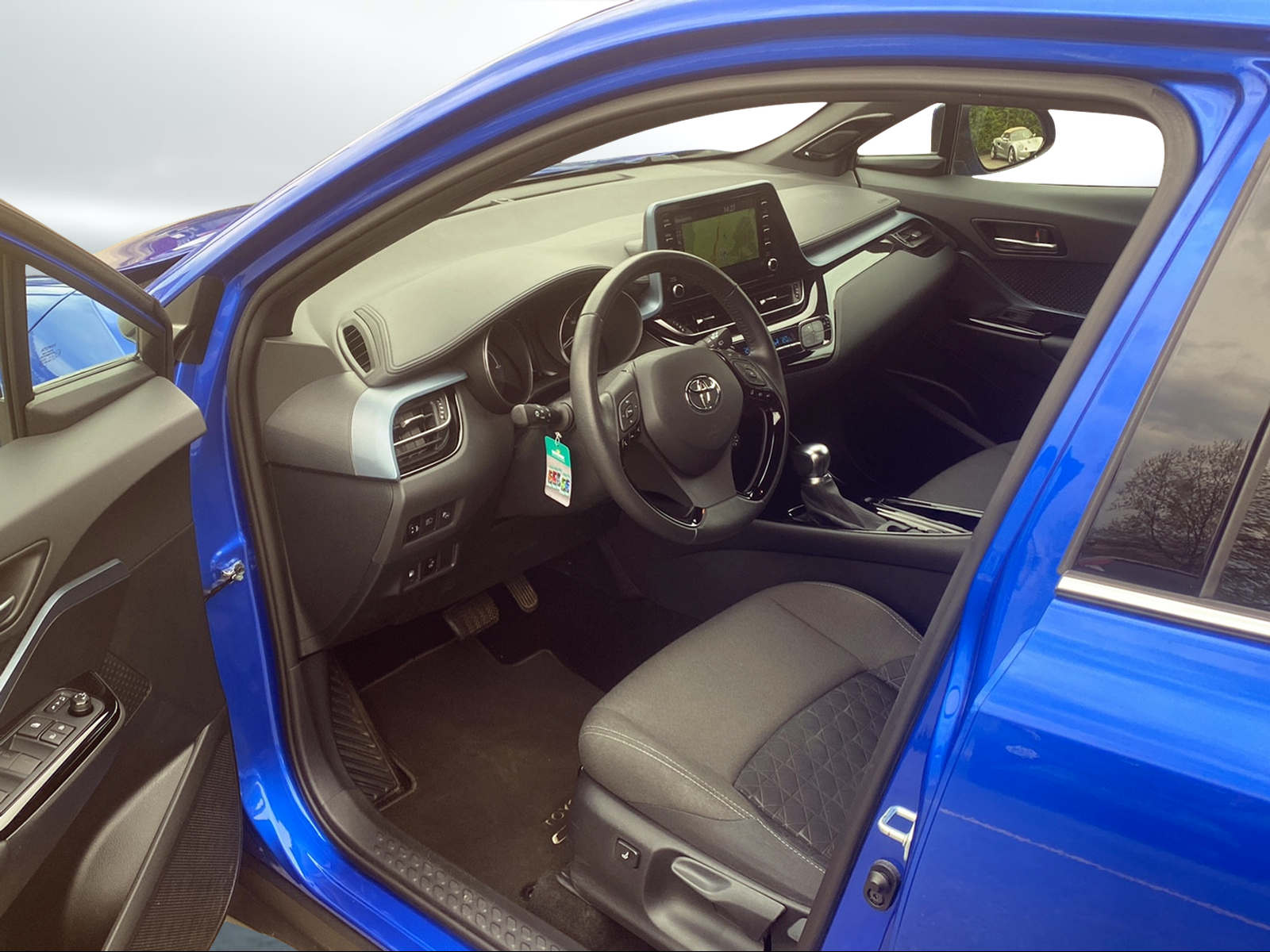 TOYOTA C-HR 1.8 HSD CVT Trend-image-4