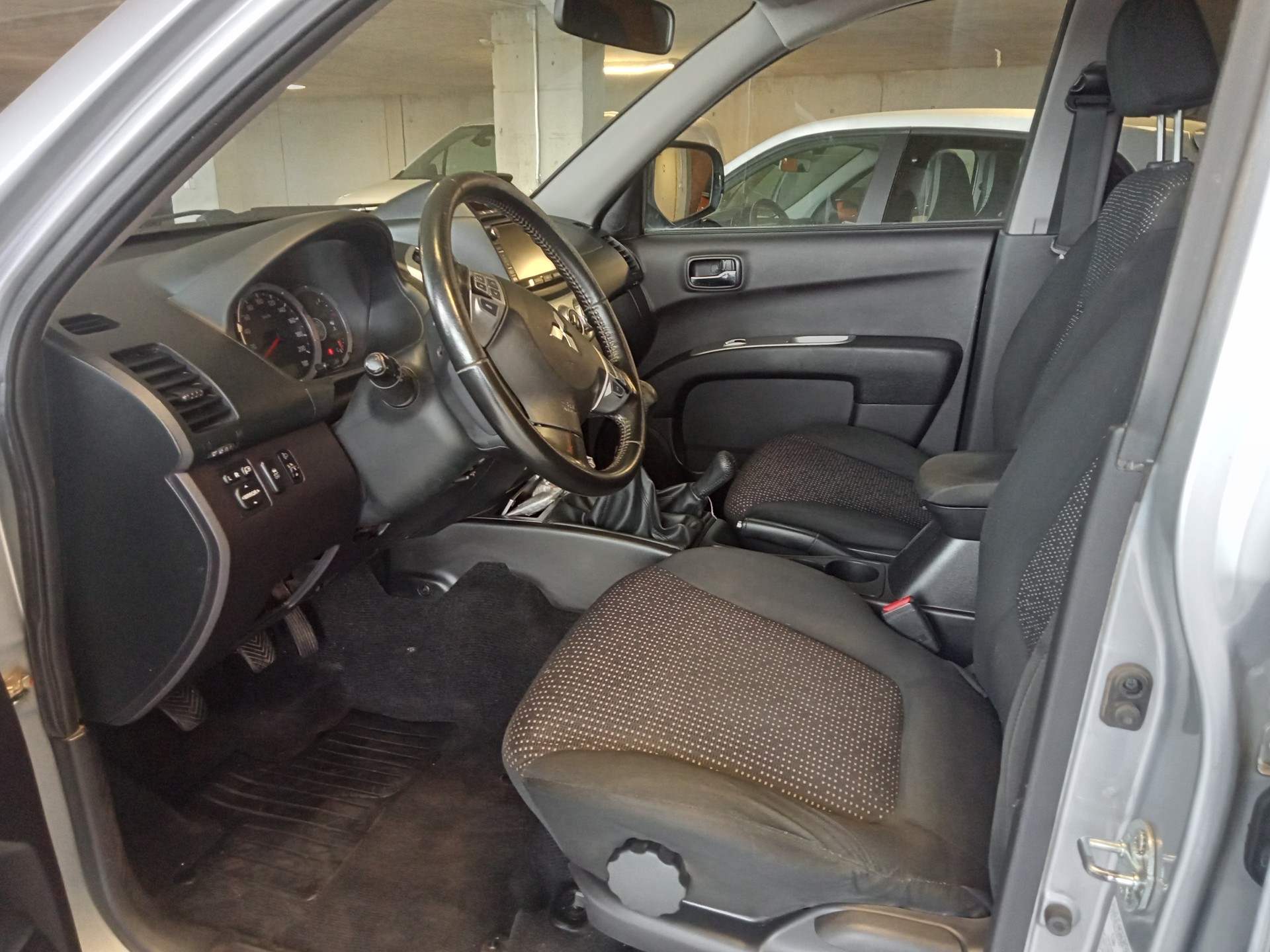 MITSUBISHI L 200 2.5-image-5