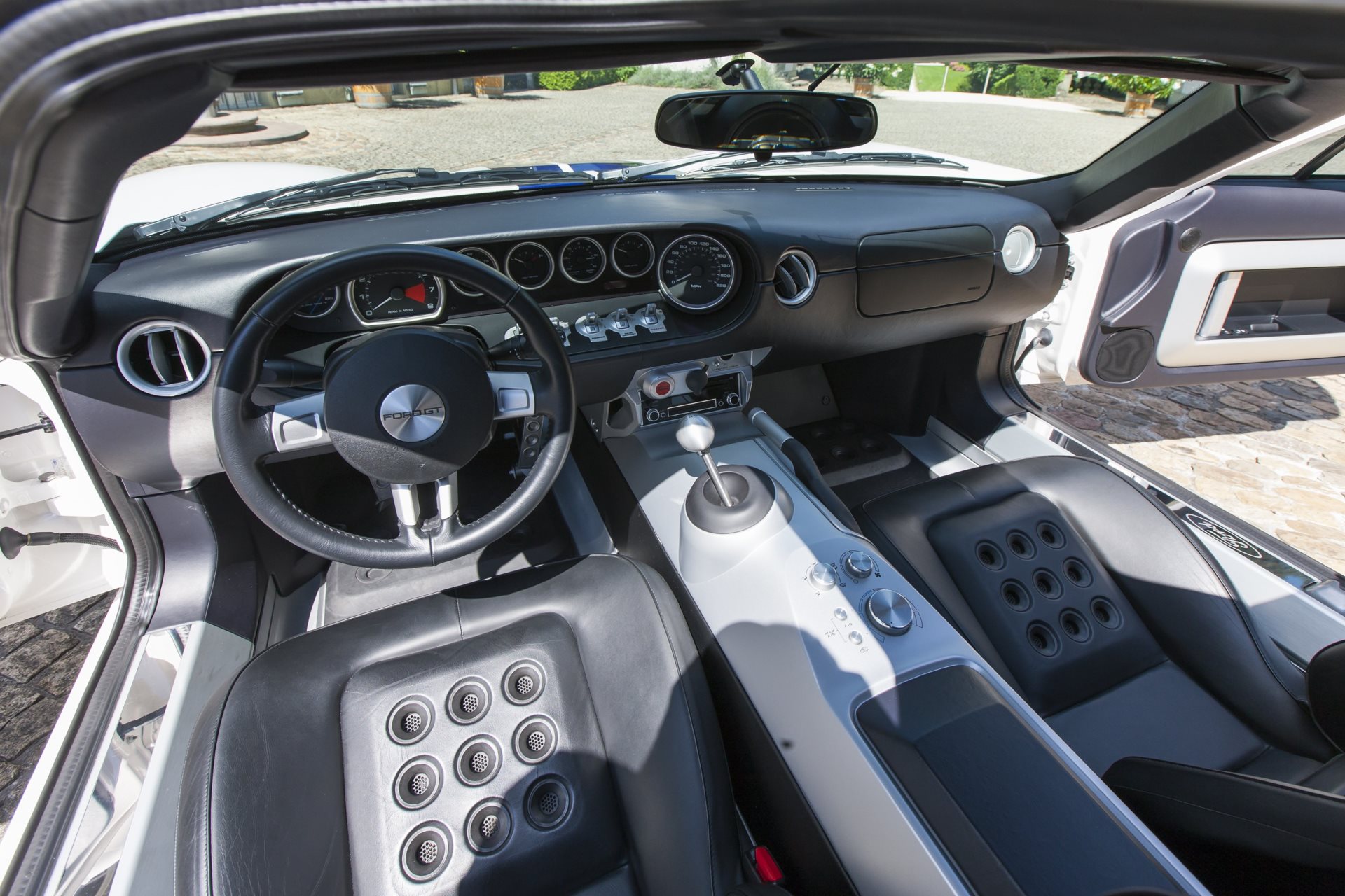 FORD GT-image-7