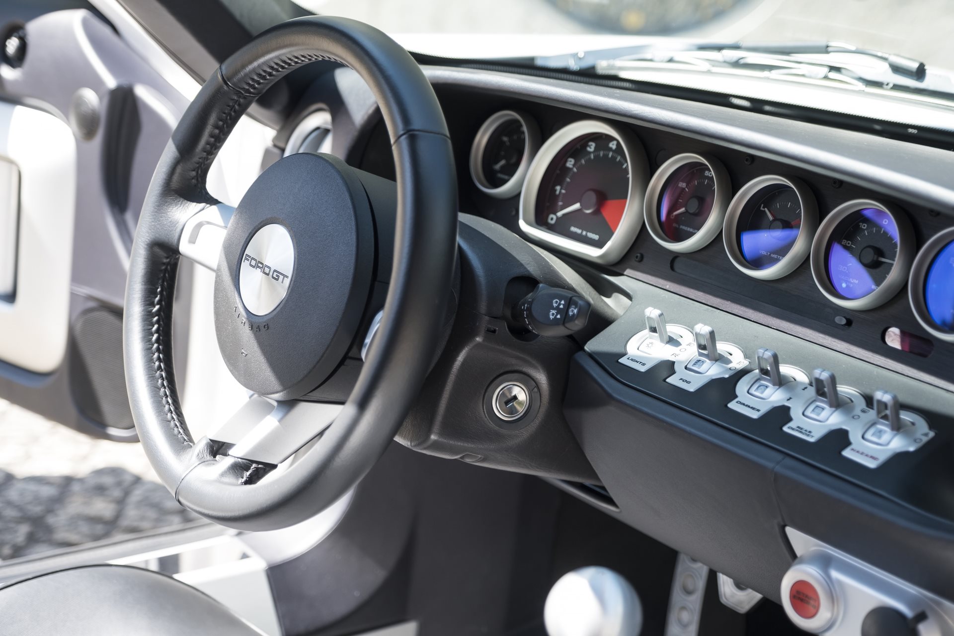 FORD GT-image-8