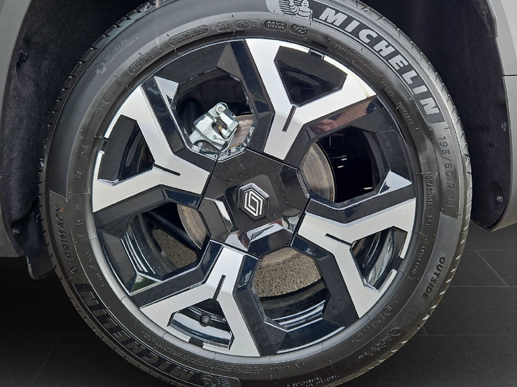 RENAULT 4 E-Tech Comfort Range techno-image-9
