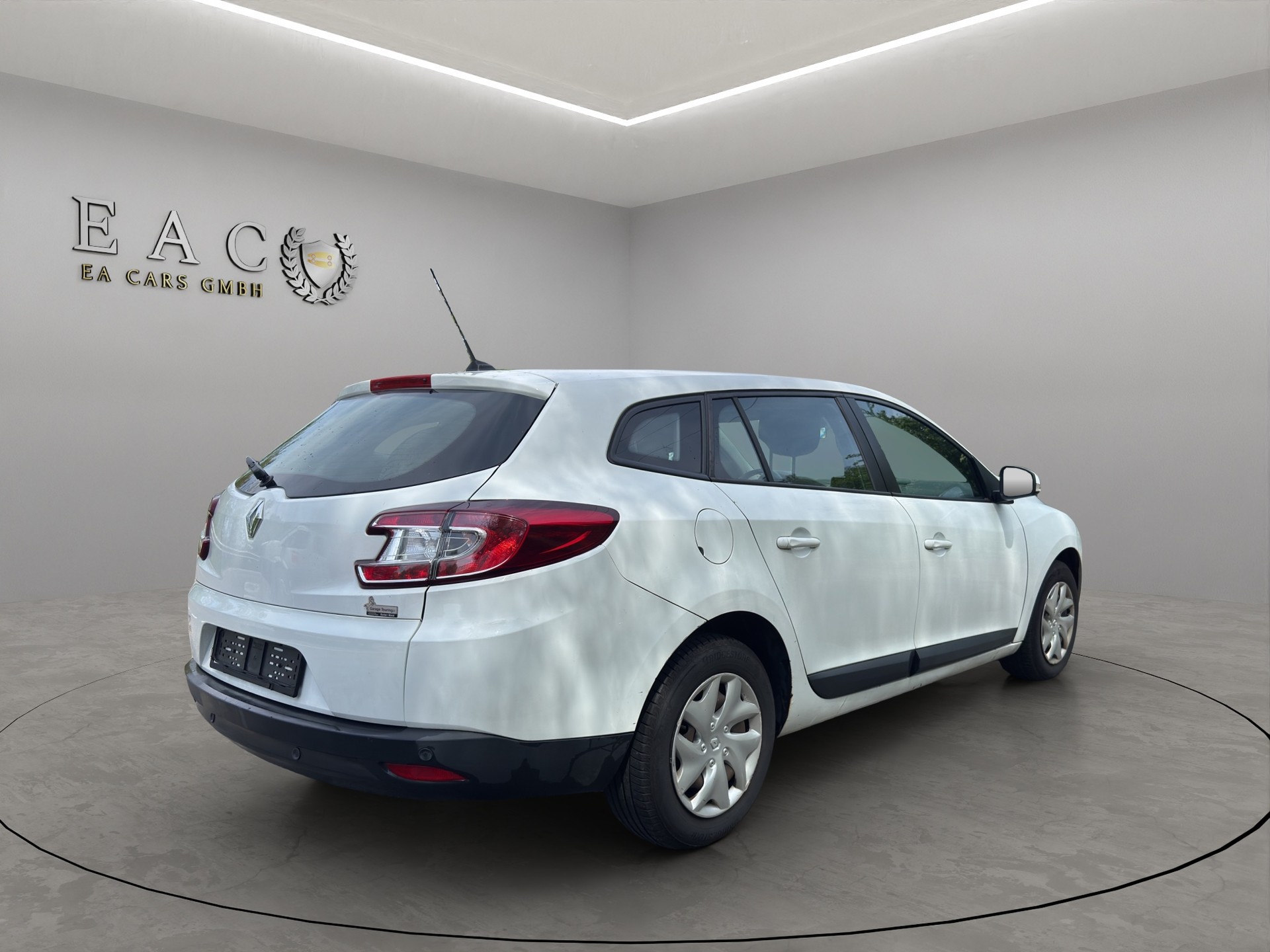 RENAULT Mégane Grandtour 2.0 16V Dynamique CVT-image-4