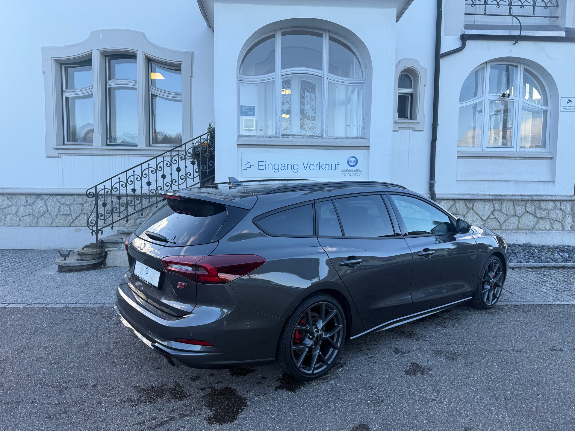 FORD Focus Station Wagon 2.3 EcoB ST X 280 PS-showroom-element-3