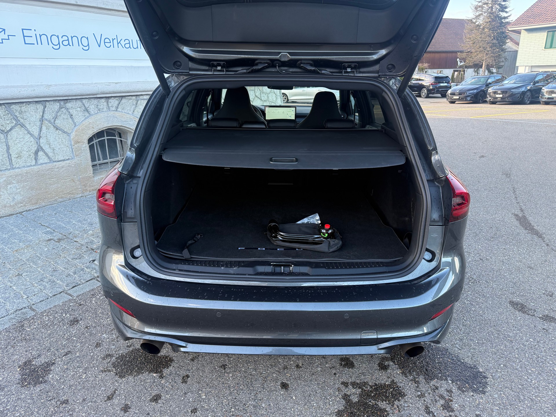 FORD Focus Station Wagon 2.3 EcoB ST X 280 PS-image-8