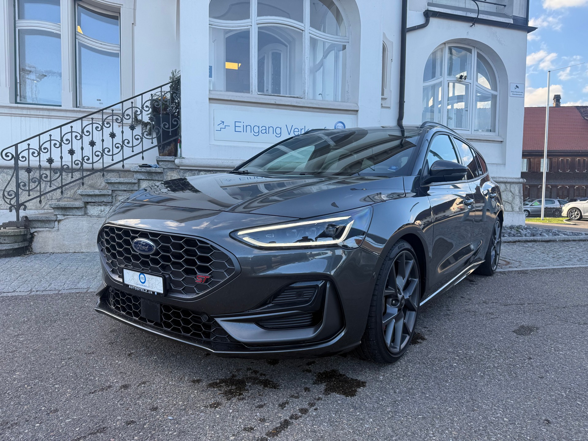 FORD Focus Station Wagon 2.3 EcoB ST X 280 PS-showroom-element-1