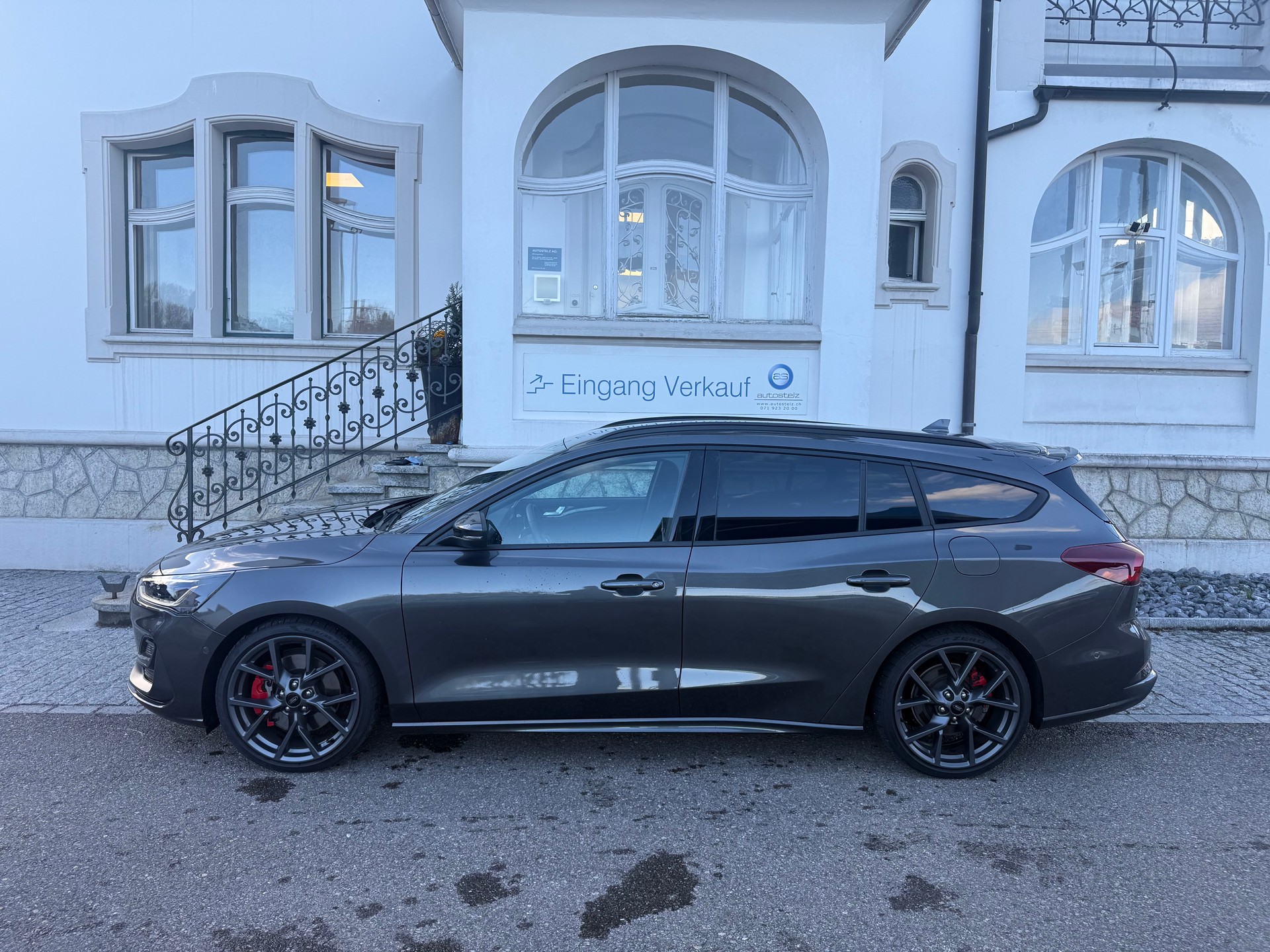 FORD Focus Station Wagon 2.3 EcoB ST X 280 PS-showroom-element-2