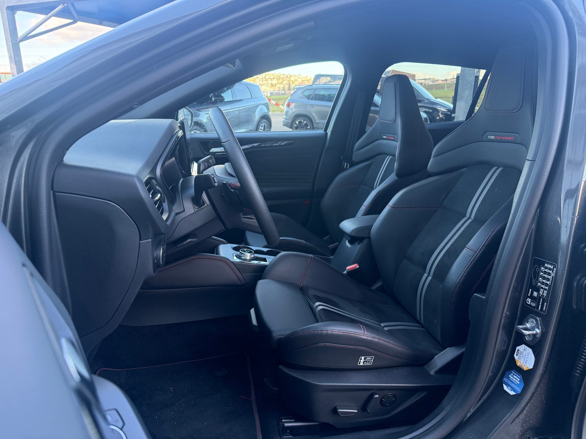 FORD Focus Station Wagon 2.3 EcoB ST X 280 PS-image-5