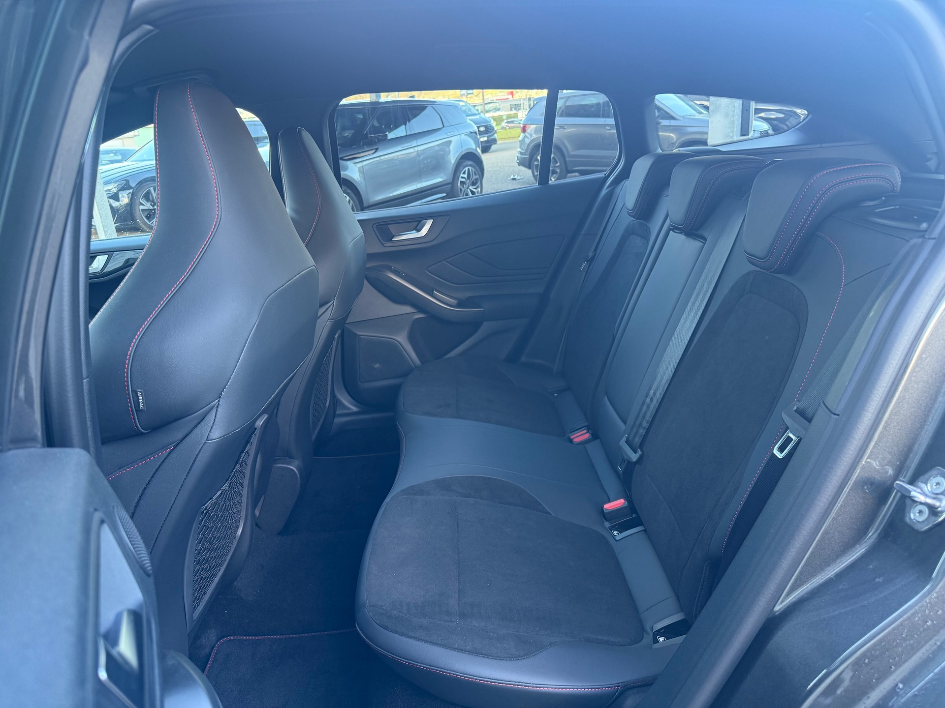 FORD Focus Station Wagon 2.3 EcoB ST X 280 PS-image-7