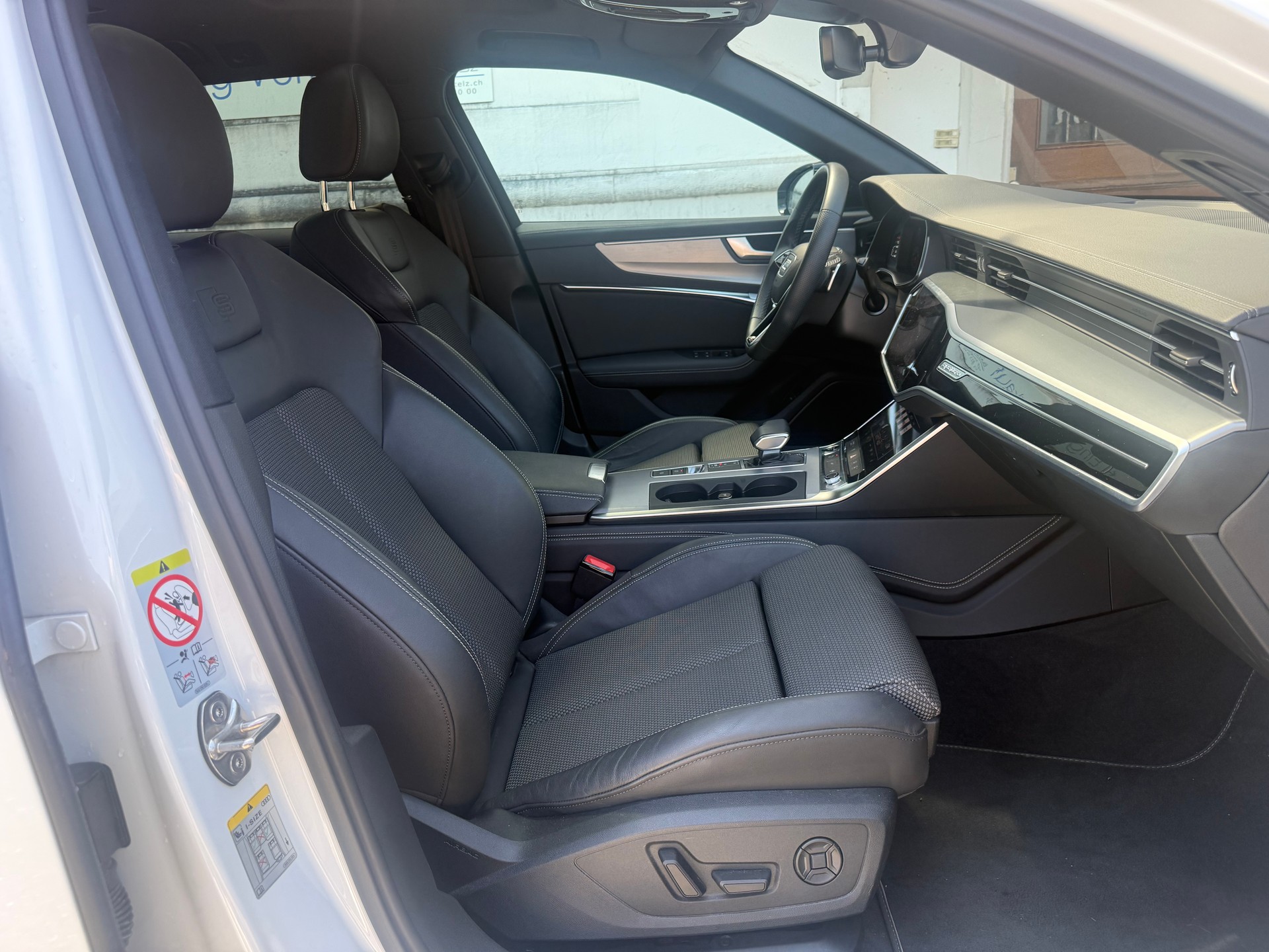 AUDI A6 Avant 2.0 45 TFSI Sport quattro S-Tronic-image-14