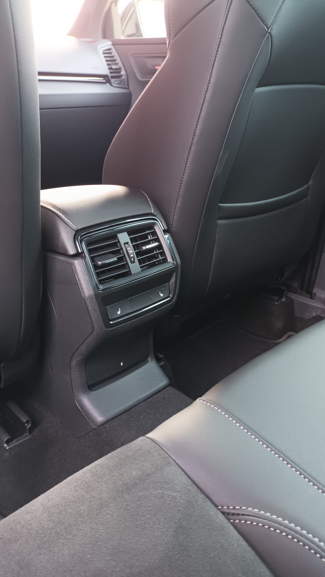SKODA Karoq 2.0 TSI SportLine 4x4 DSG-image-15