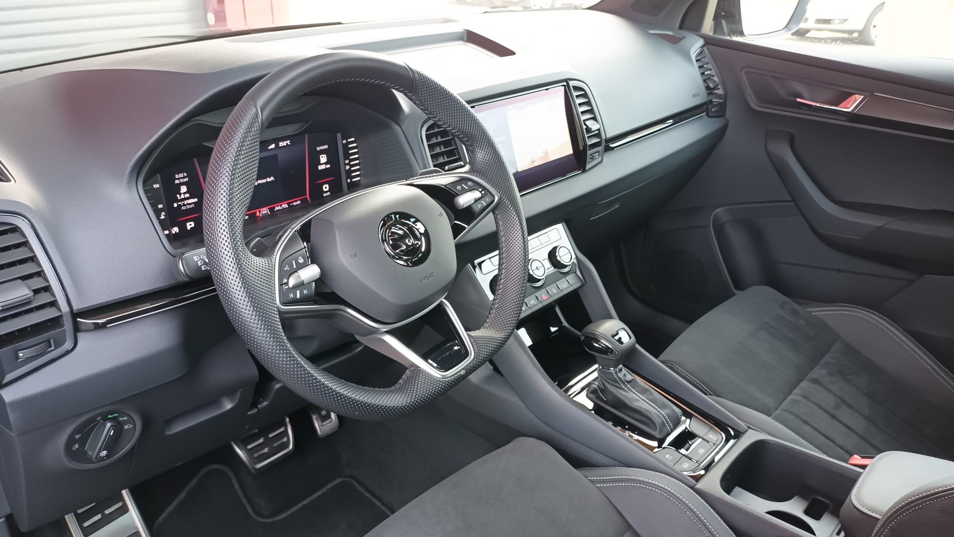 SKODA Karoq 2.0 TSI SportLine 4x4 DSG-image-8