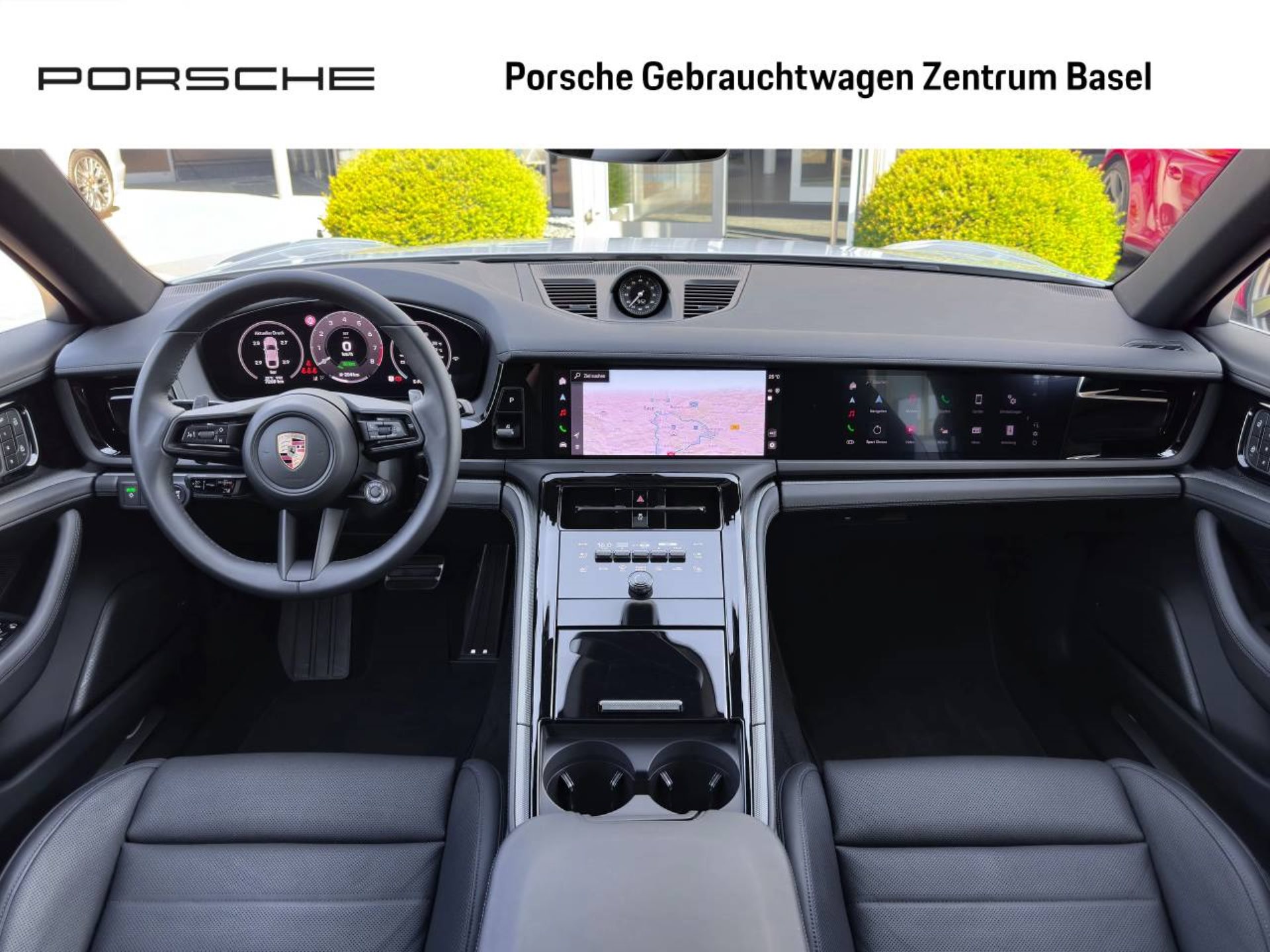 PORSCHE Panamera 4S E-Hybrid-showroom-element-3