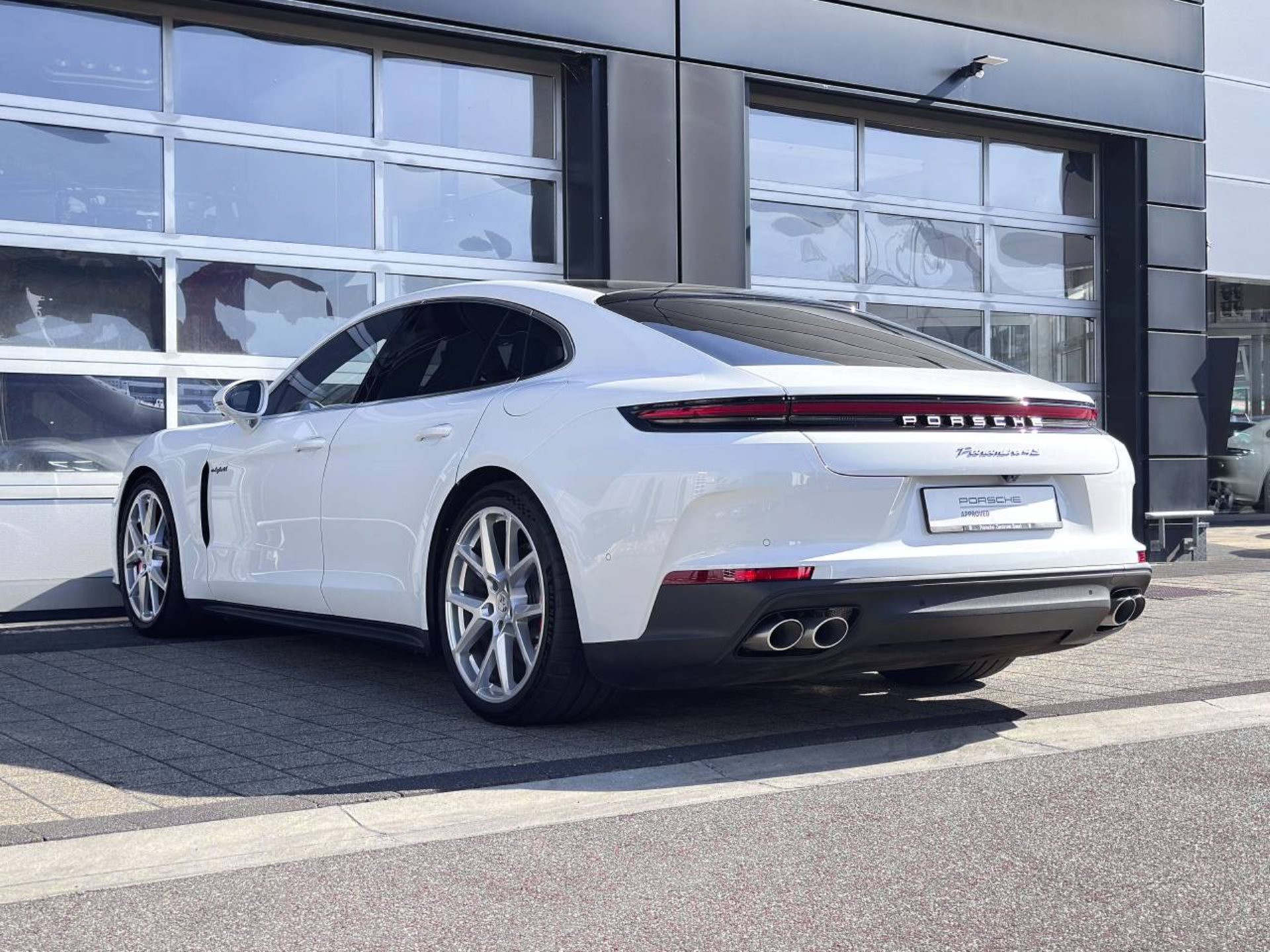 PORSCHE Panamera 4S E-Hybrid-image-11
