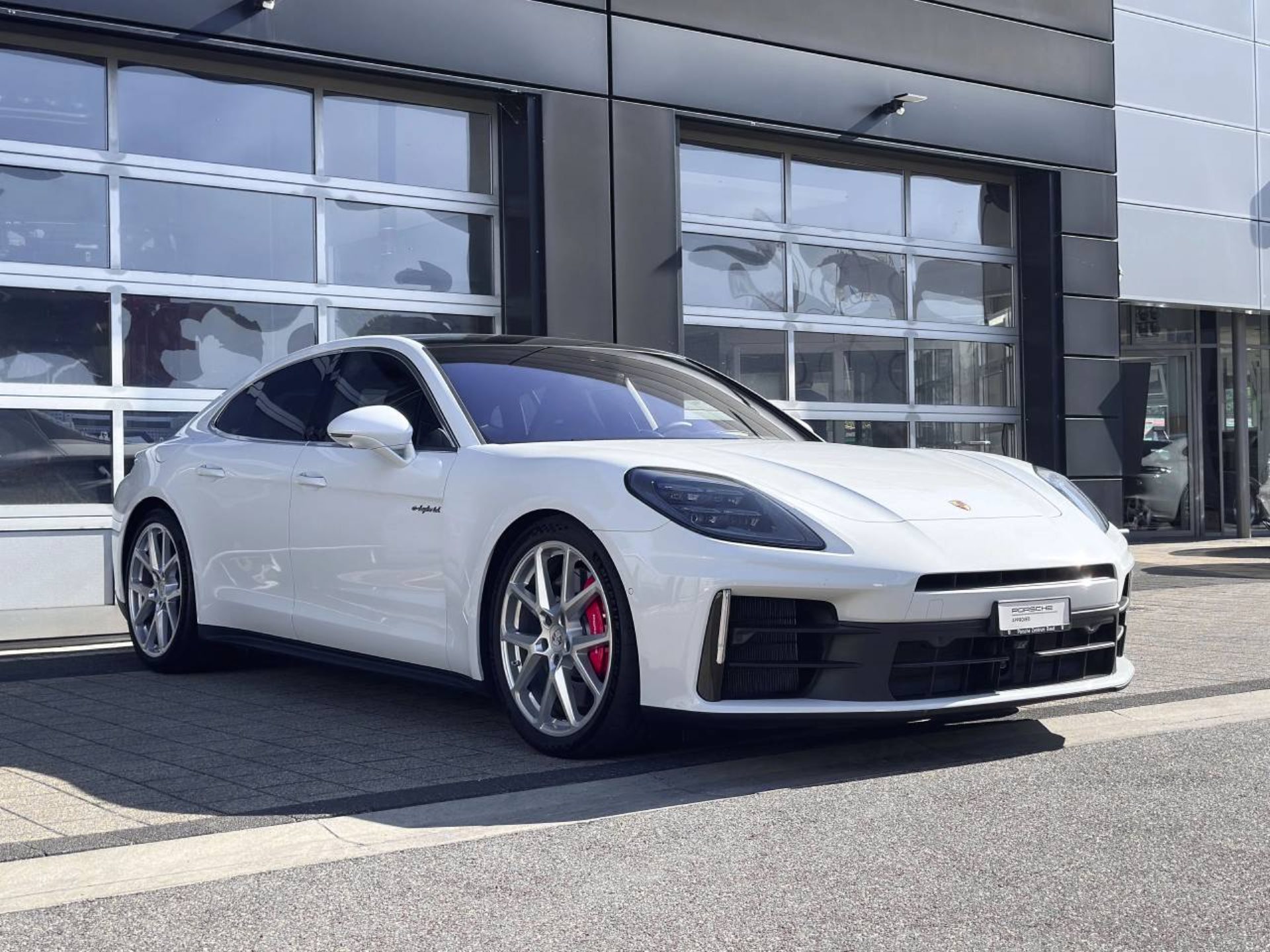 PORSCHE Panamera 4S E-Hybrid-image-9