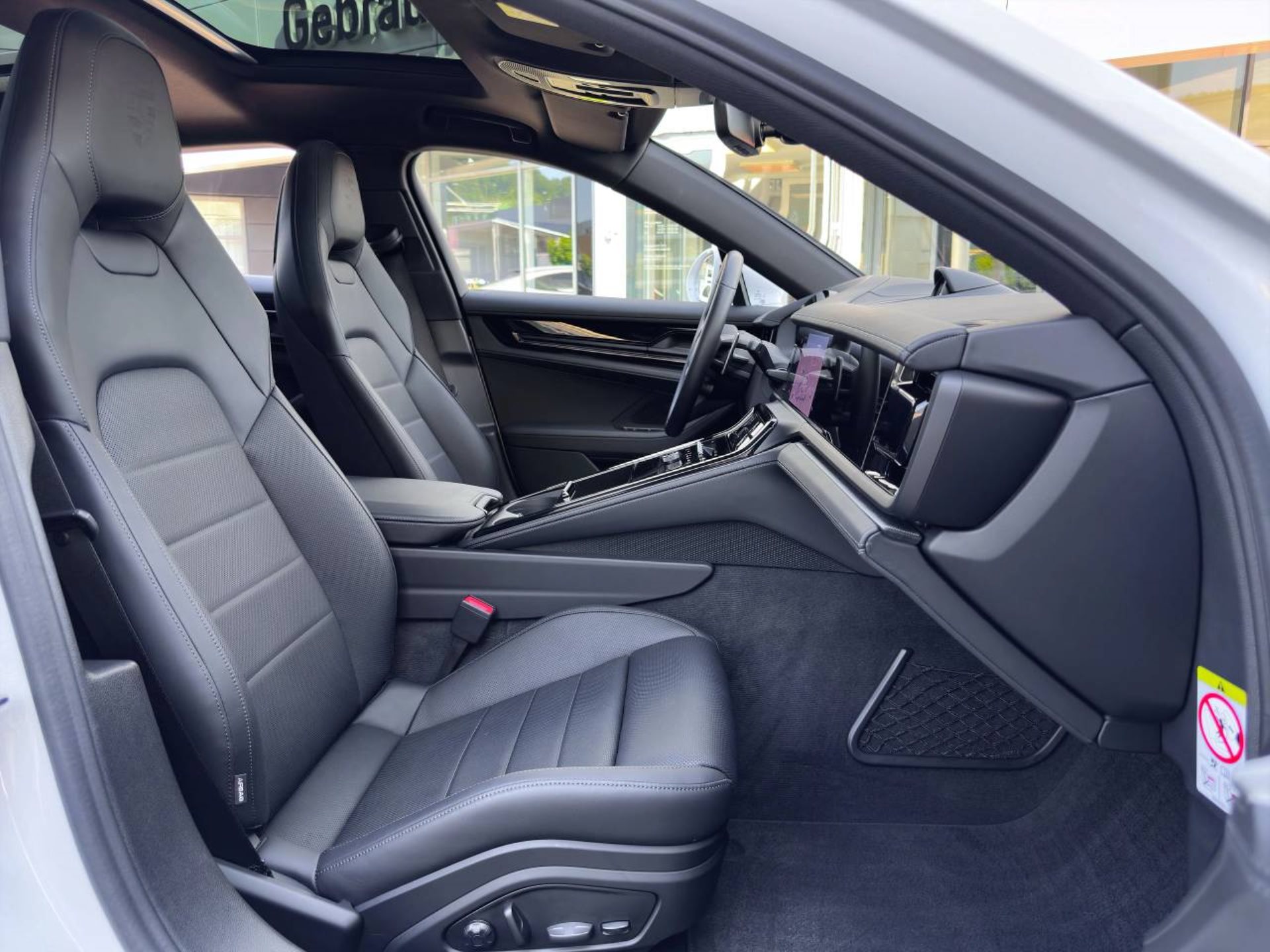PORSCHE Panamera 4S E-Hybrid-image-16