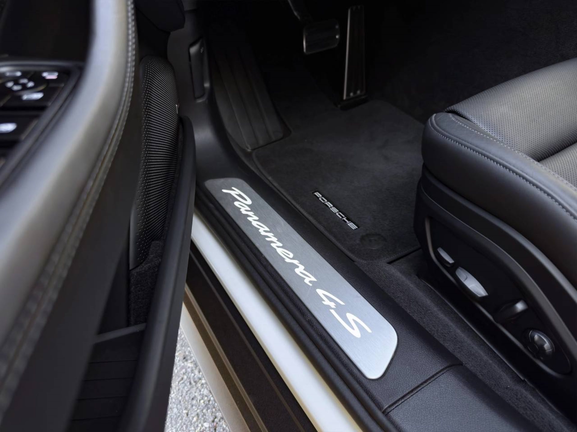 PORSCHE Panamera 4S E-Hybrid-image-22