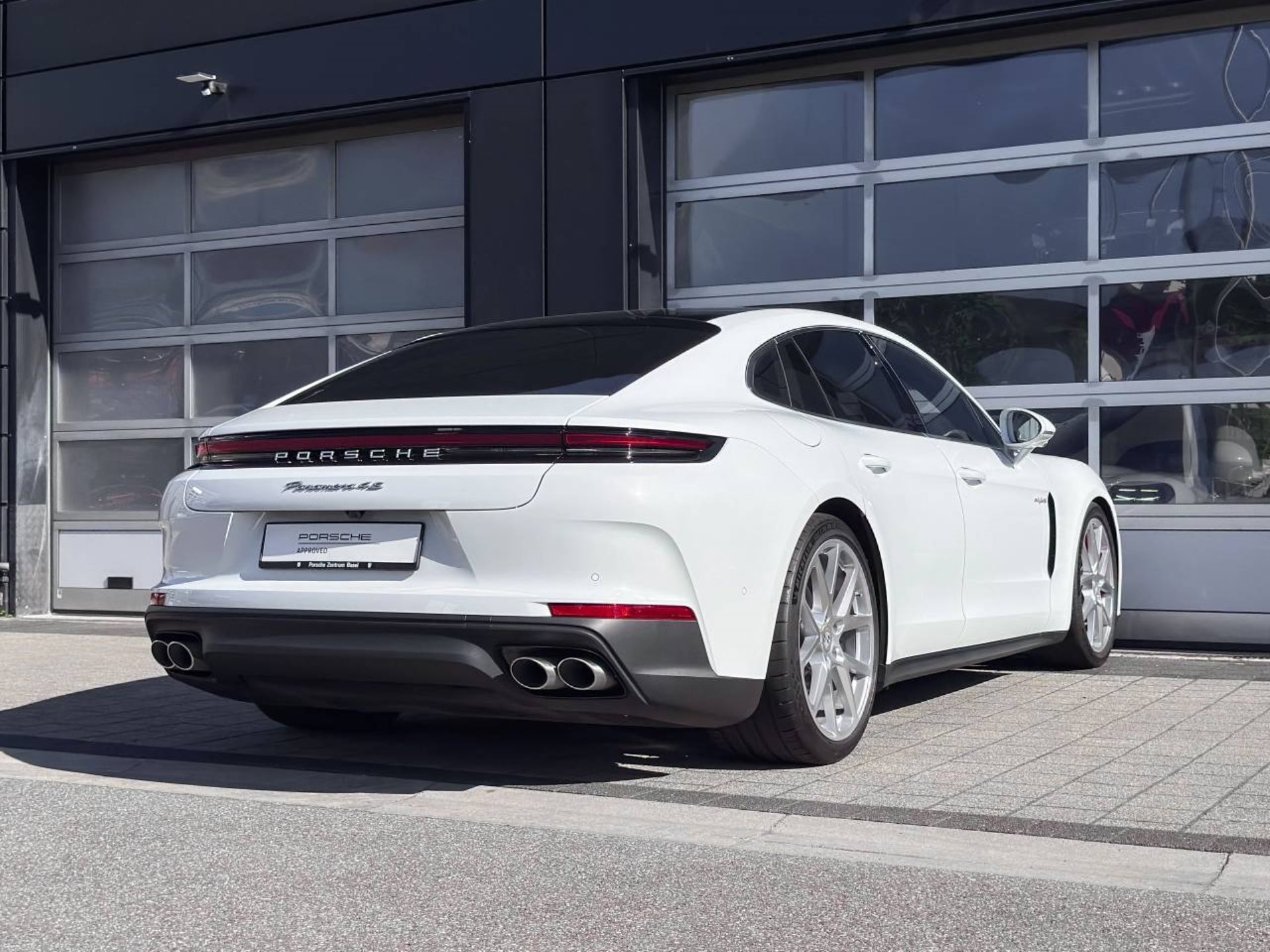 PORSCHE Panamera 4S E-Hybrid-image-10
