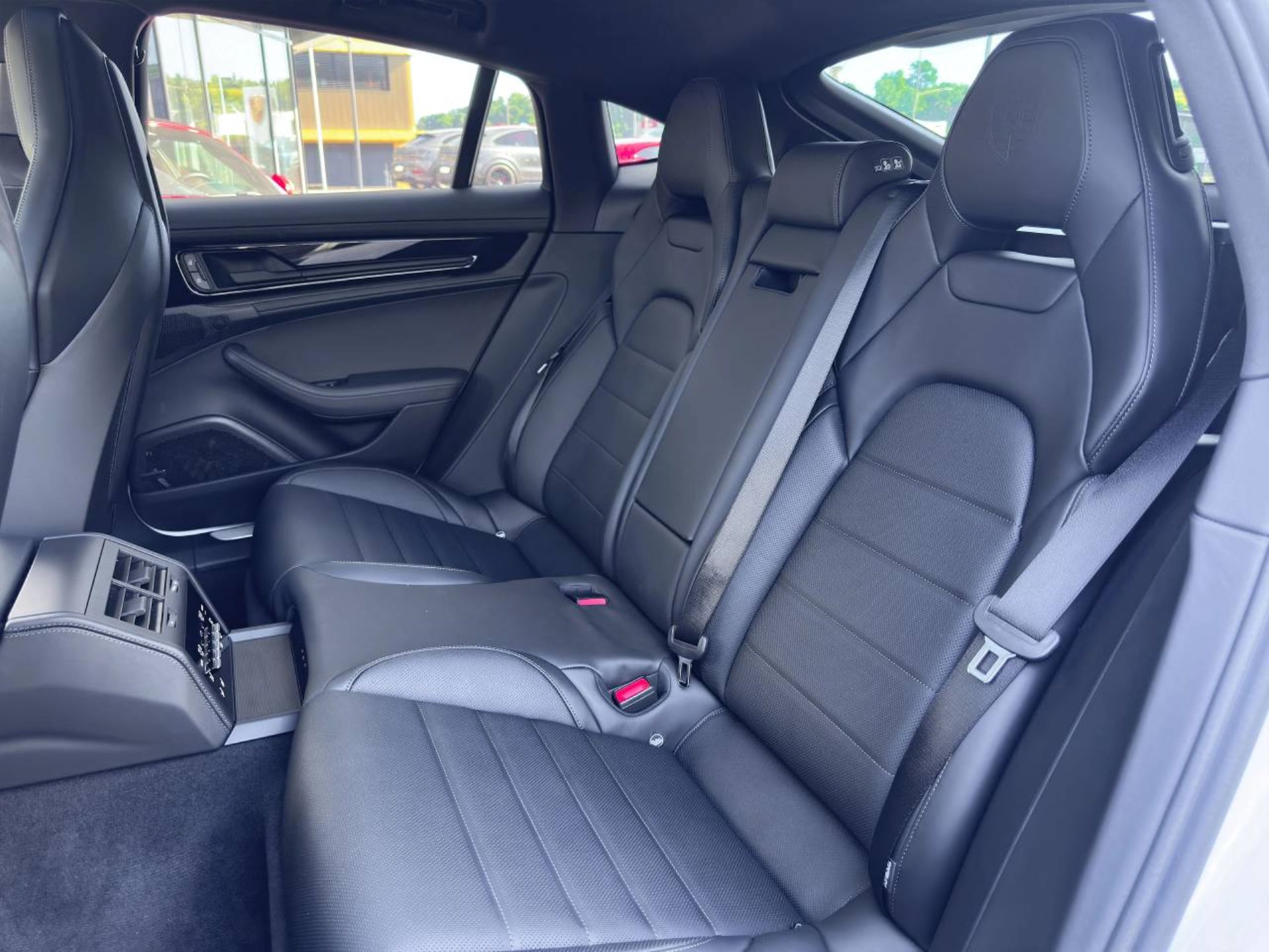 PORSCHE Panamera 4S E-Hybrid-image-18