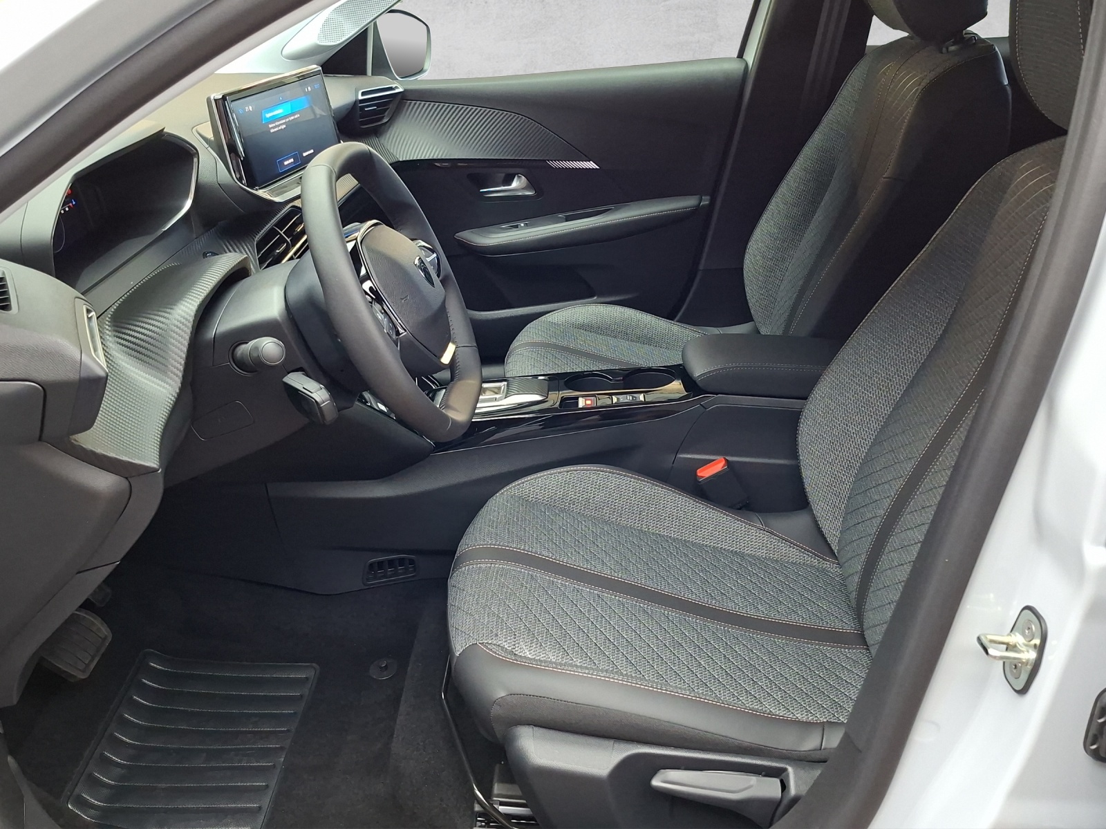 PEUGEOT 208 1.2 Hybrid Allure Premium-image-14