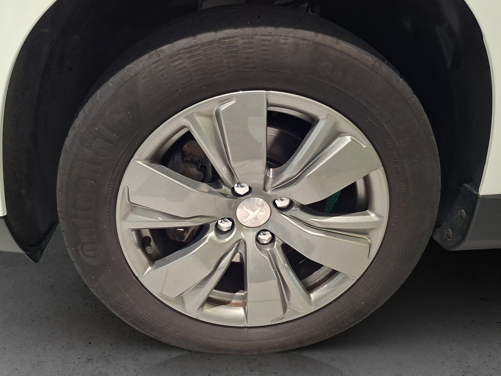 PEUGEOT 2008 1.6 e-HDi 115 Allure-image-10