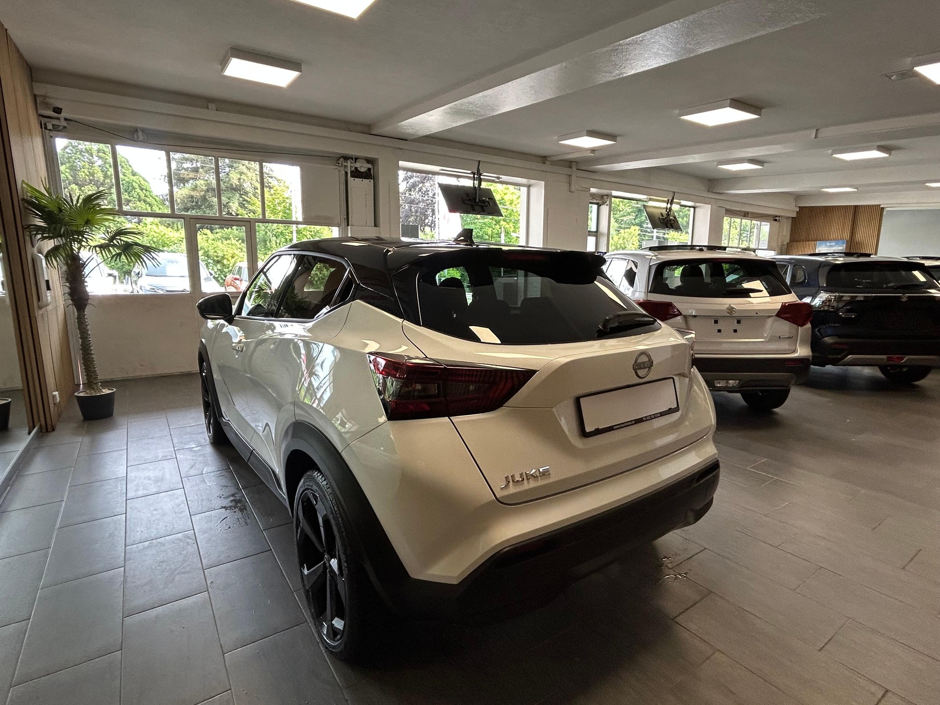 NISSAN Juke 1.0 DIG-T Tekna-image-4