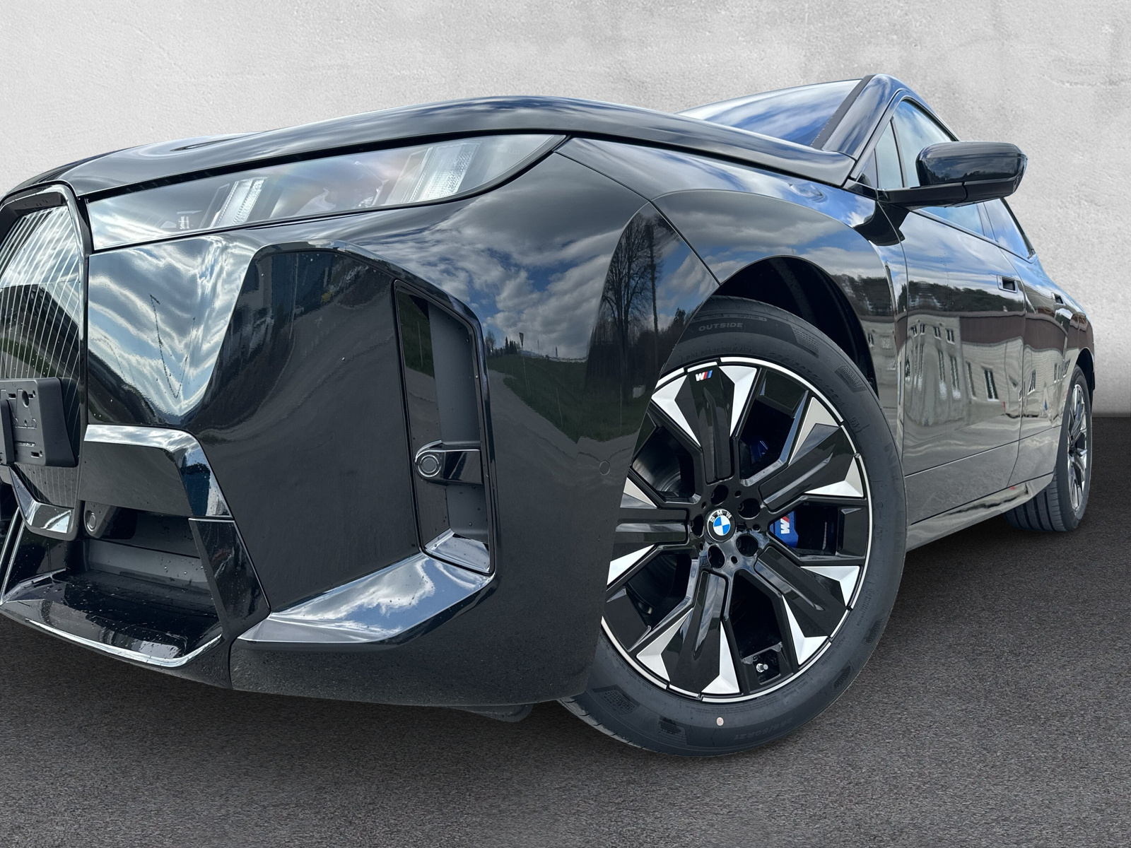 BMW iX xDrive60 M Sport-image-7