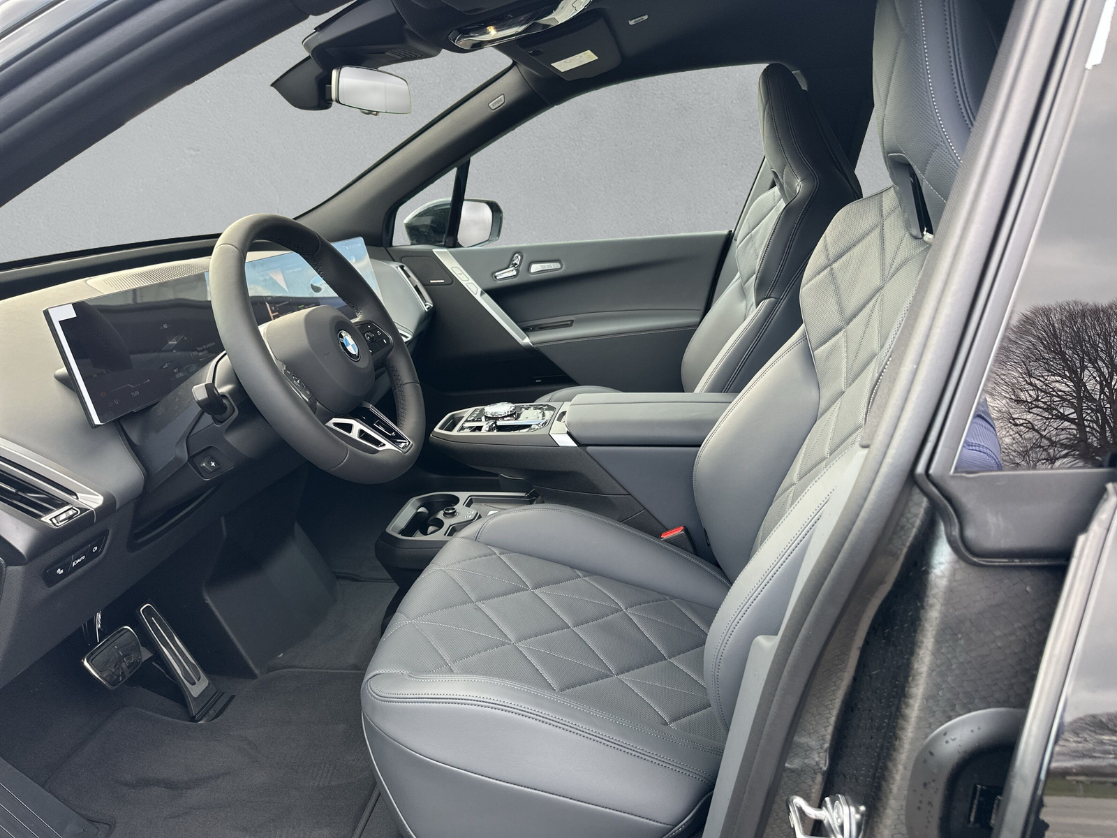 BMW iX xDrive60 M Sport-image-10