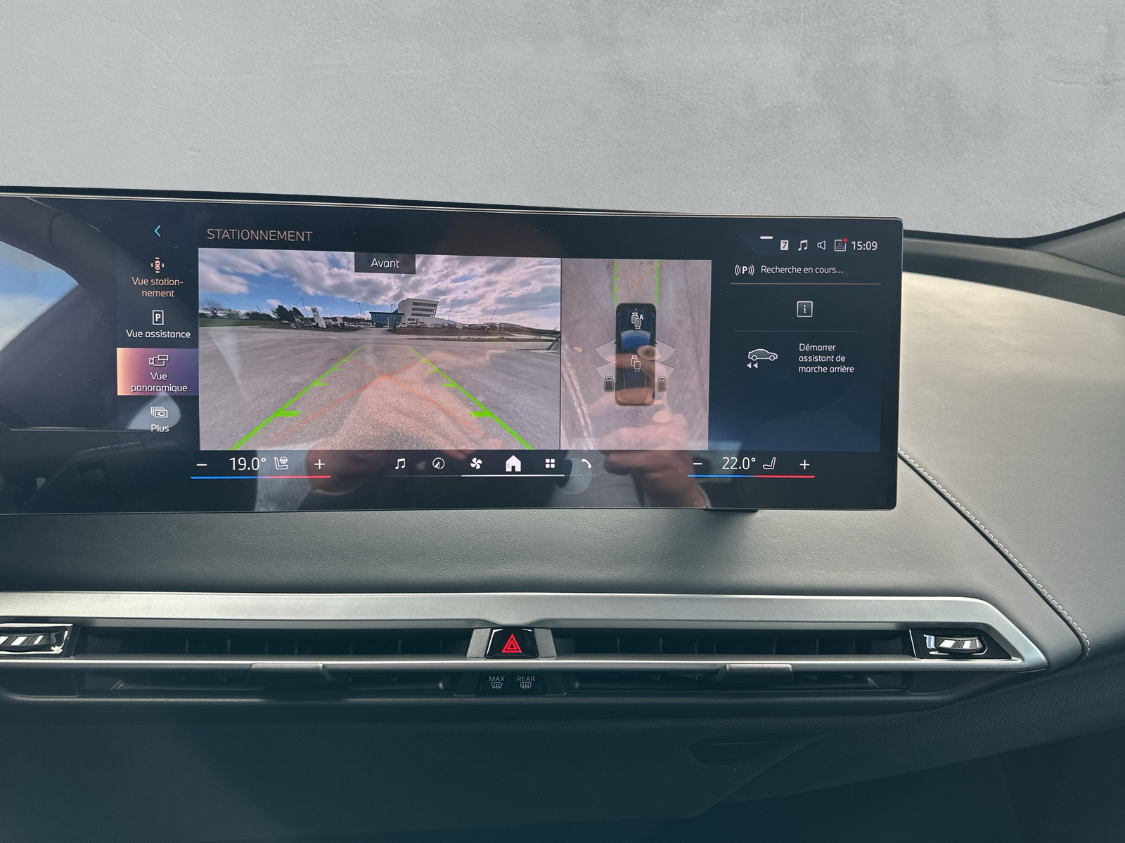 BMW iX xDrive60 M Sport-image-14