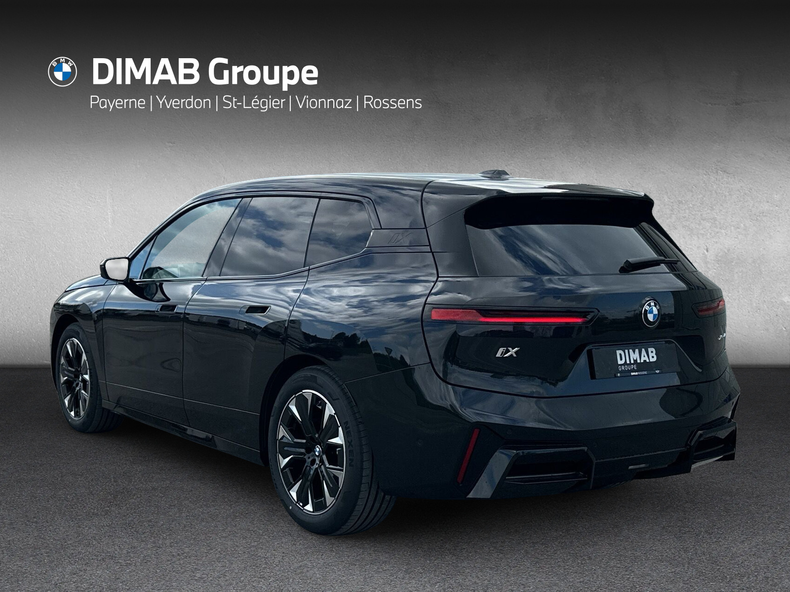 BMW iX xDrive60 M Sport-showroom-element-2