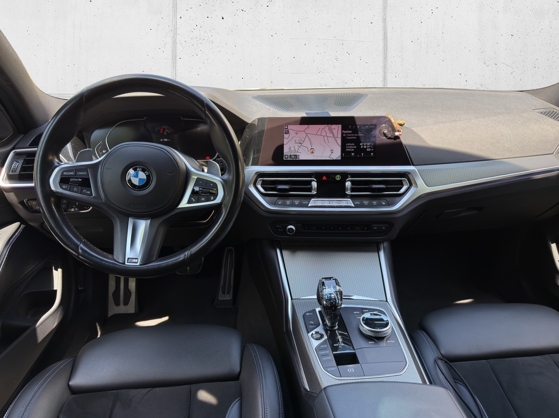 BMW 320i xDrive Steptronic M Sport-image-12