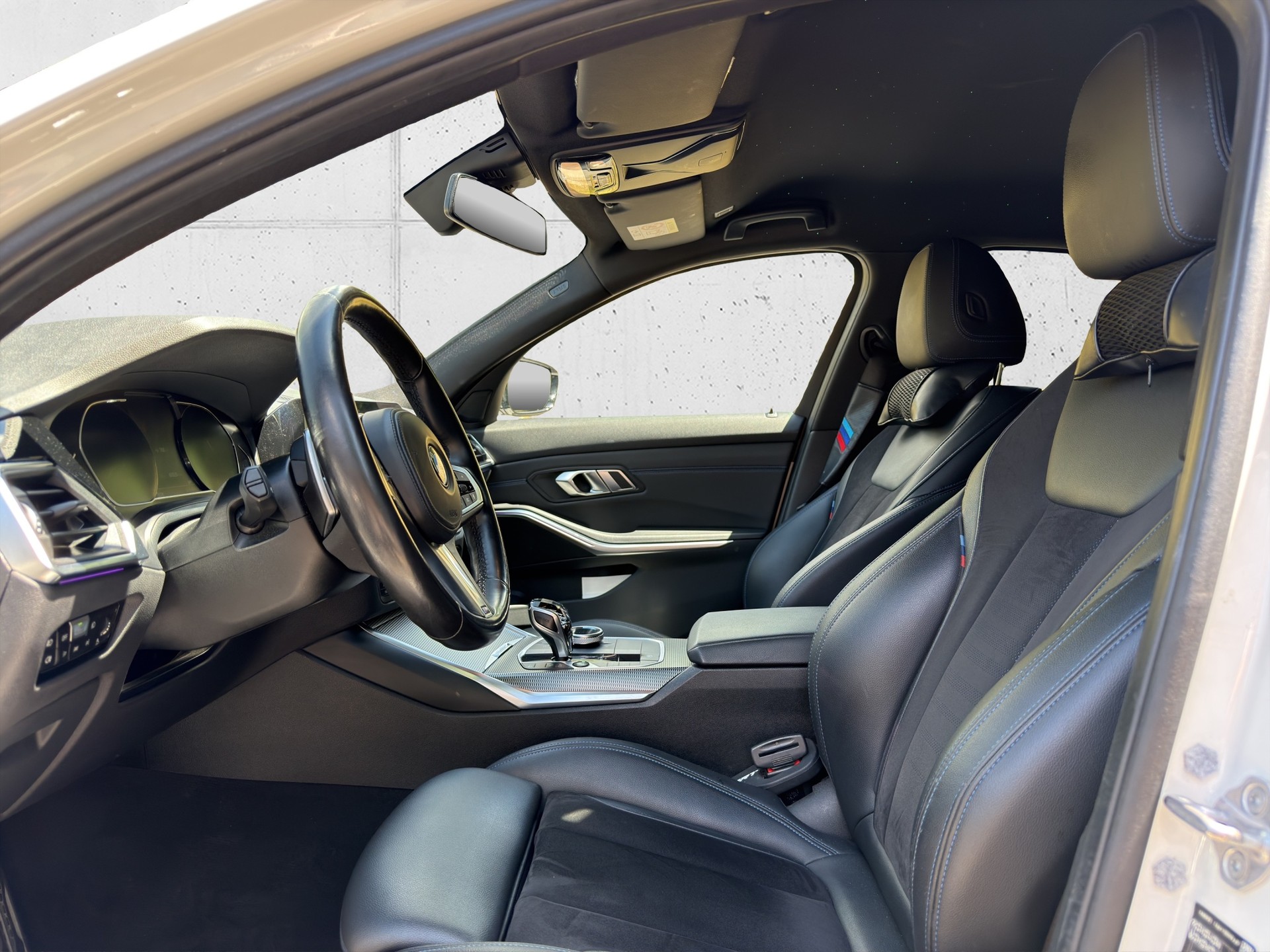 BMW 320i xDrive Steptronic M Sport-image-10