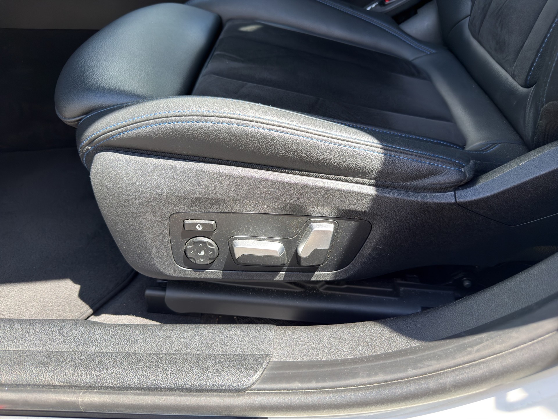 BMW 320i xDrive Steptronic M Sport-image-25