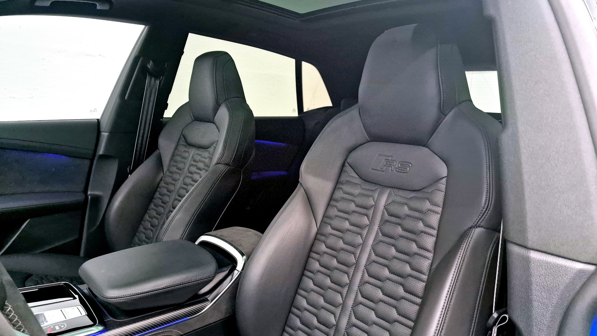 AUDI RS Q8 4.0 V8 TFSI quattro T-Tronic-image-11