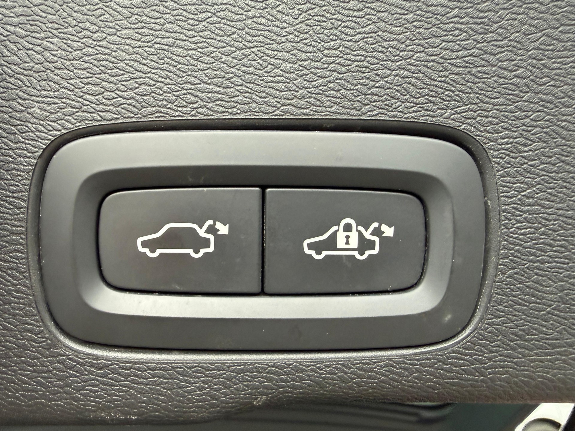 VOLVO XC60 2.0 B5 MH Inscription AWD-image-7