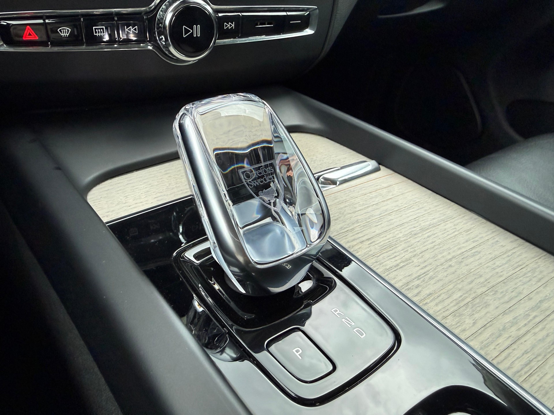 VOLVO XC60 2.0 B5 MH Inscription AWD-image-12