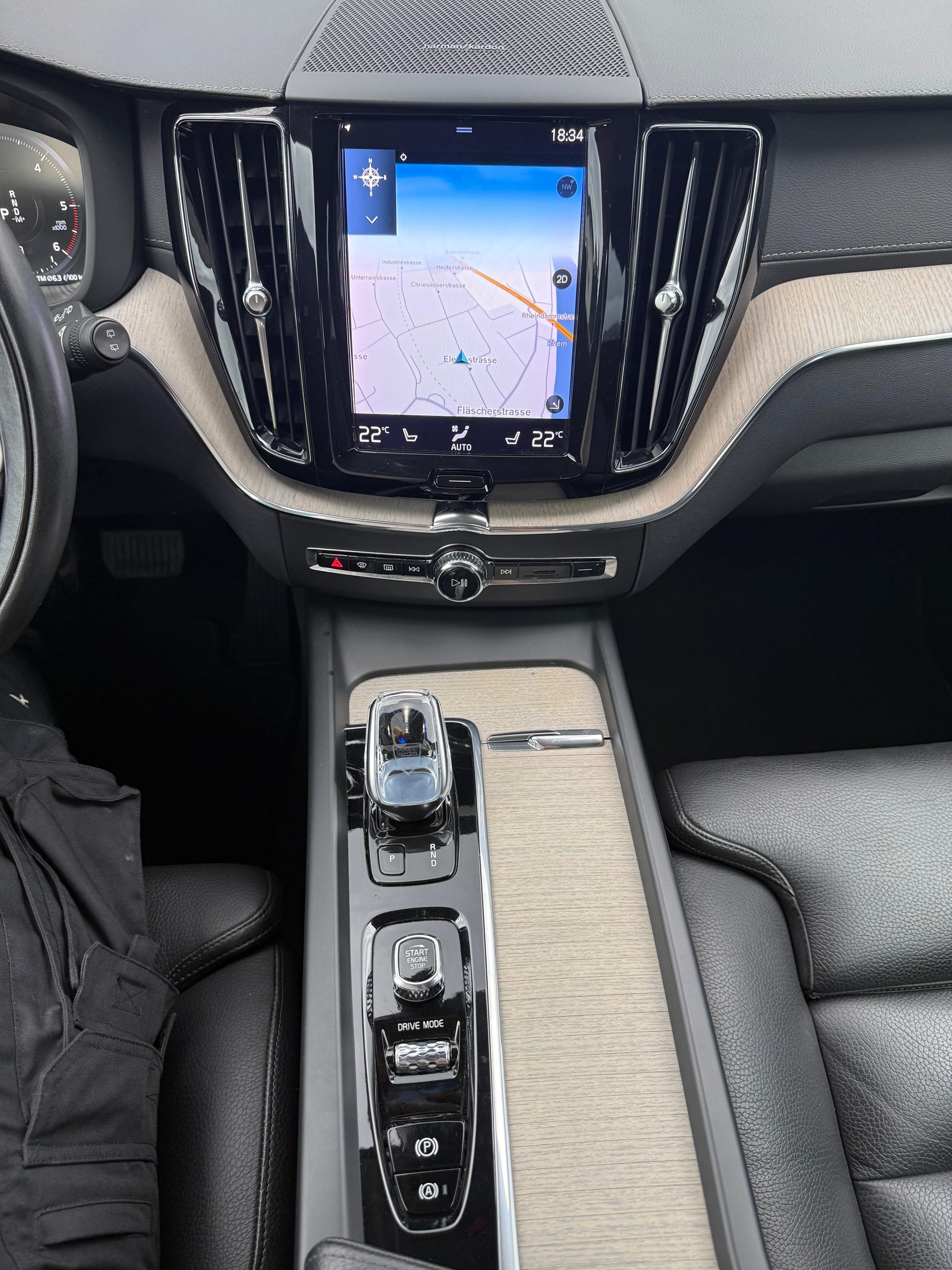 VOLVO XC60 2.0 B5 MH Inscription AWD-image-20
