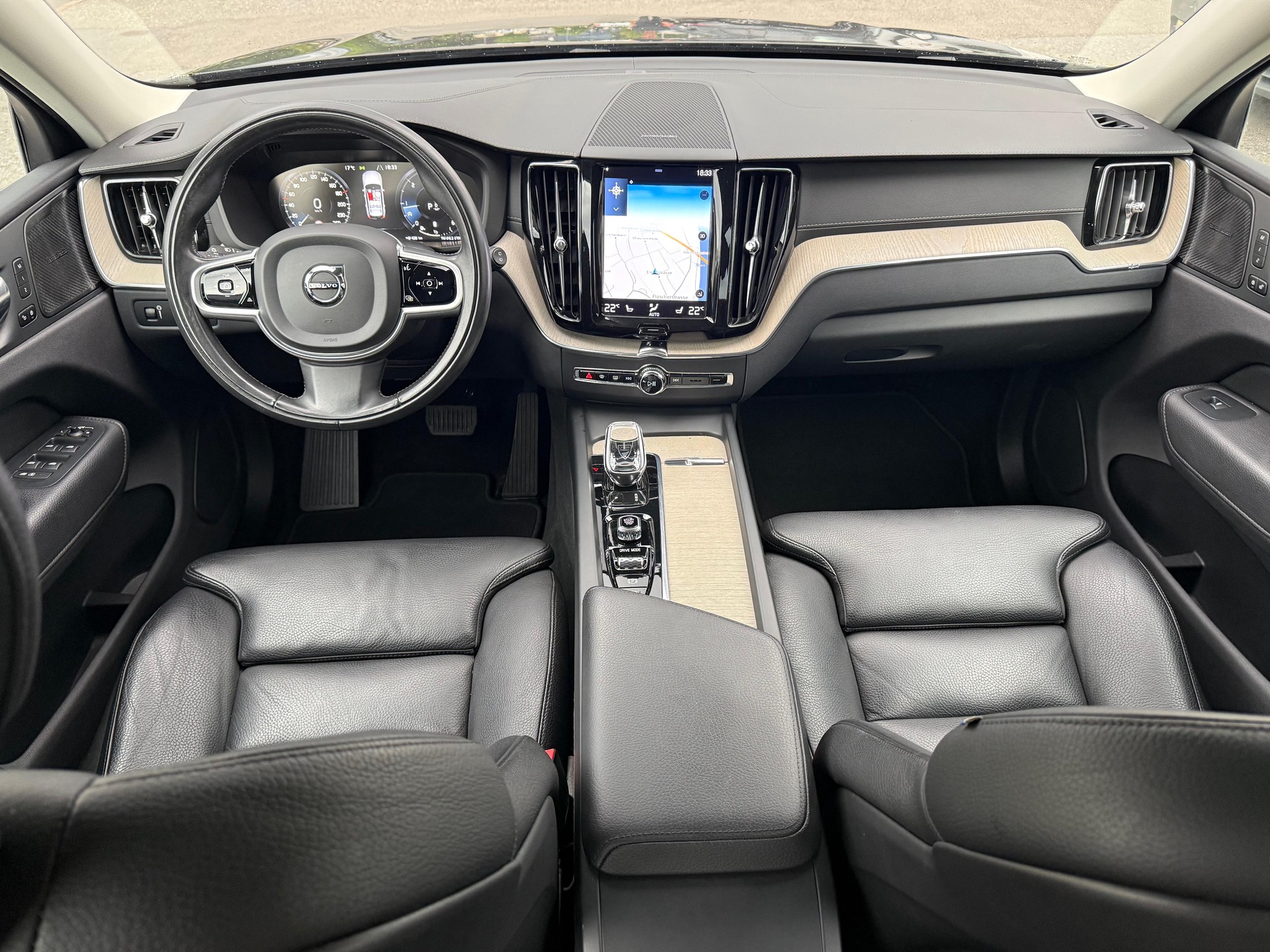 VOLVO XC60 2.0 B5 MH Inscription AWD-image-14