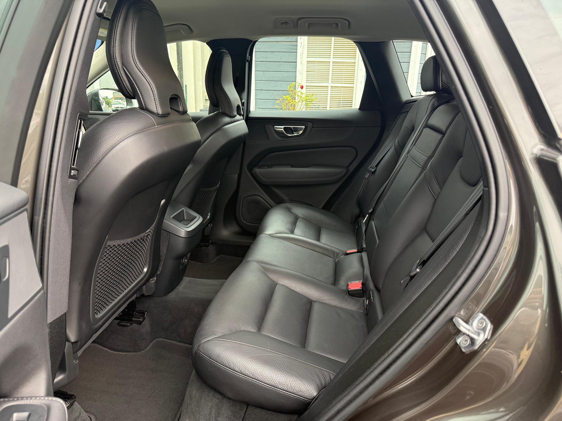 VOLVO XC60 2.0 B5 MH Inscription AWD-image-15