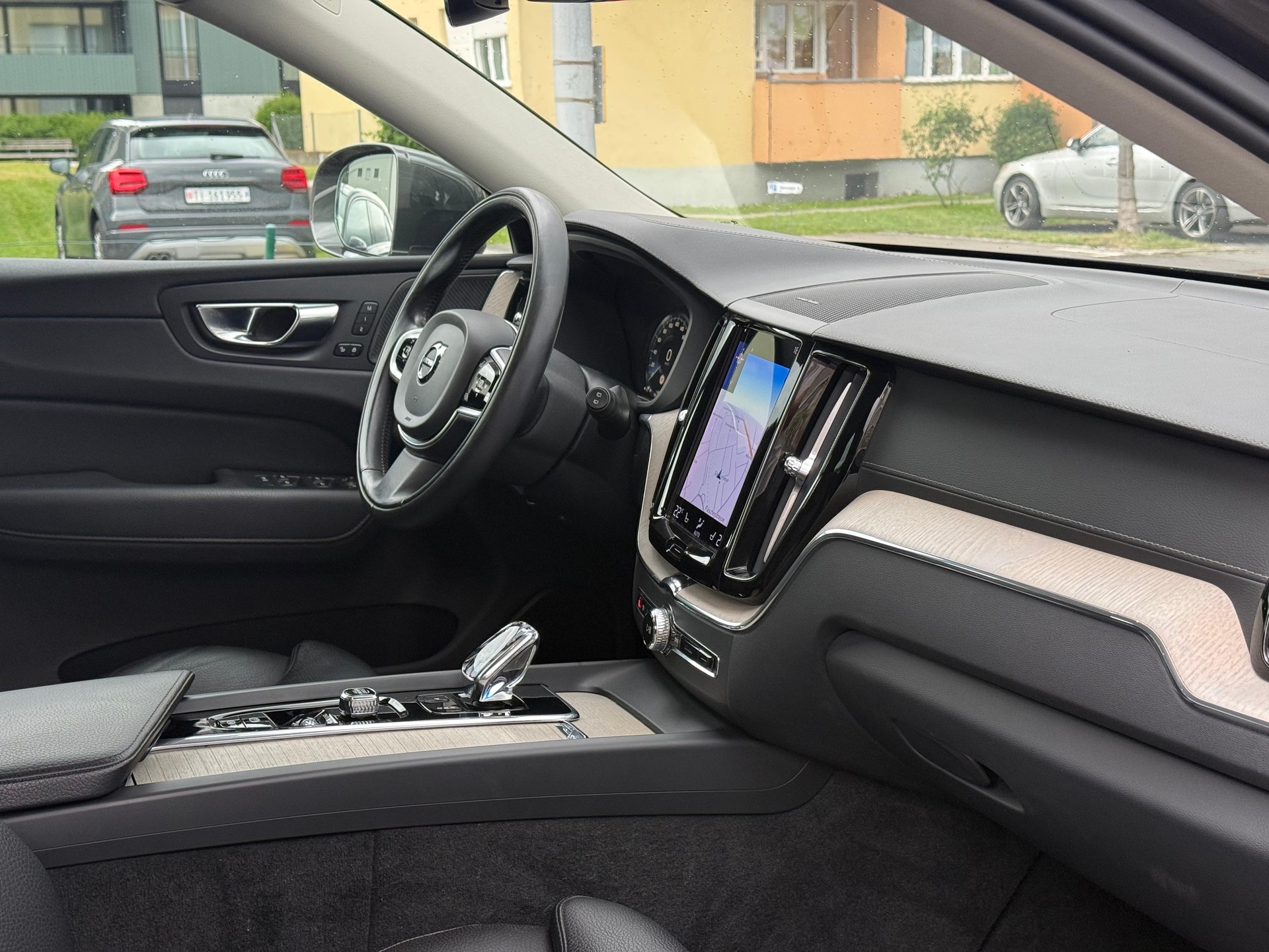 VOLVO XC60 2.0 B5 MH Inscription AWD-image-17