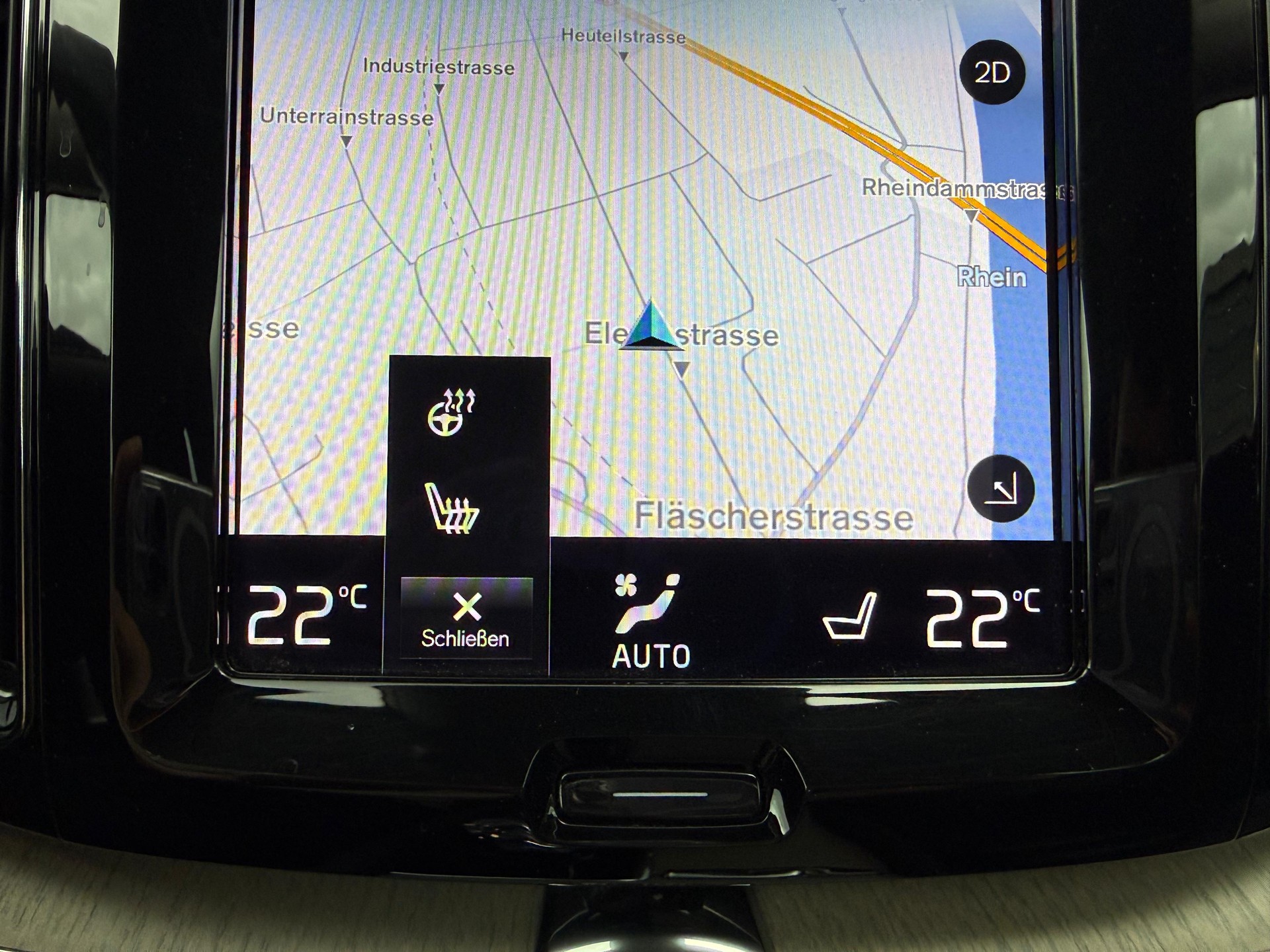 VOLVO XC60 2.0 B5 MH Inscription AWD-image-24