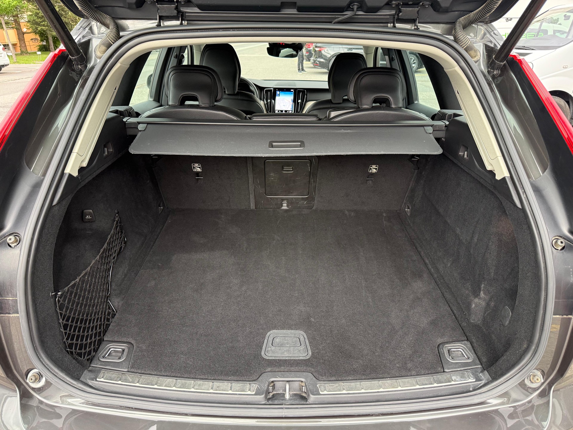 VOLVO XC60 2.0 B5 MH Inscription AWD-image-6