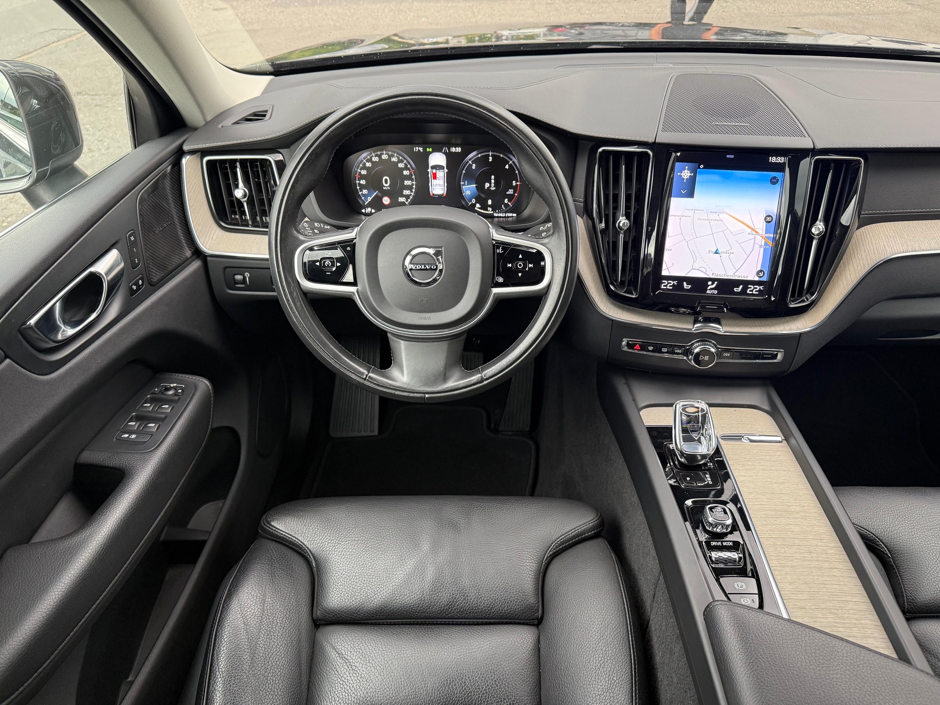 VOLVO XC60 2.0 B5 MH Inscription AWD-image-11