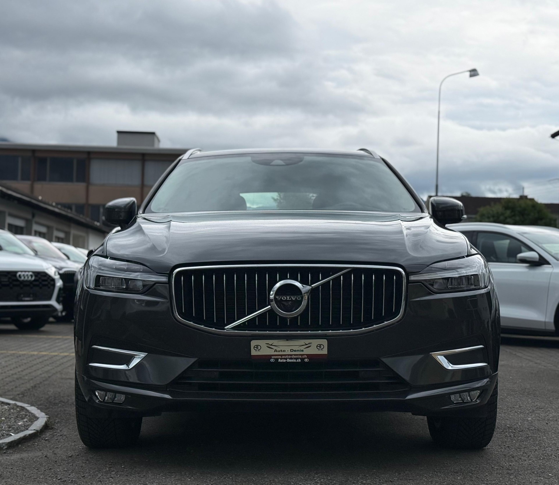 VOLVO XC60 2.0 B5 MH Inscription AWD-showroom-element-1