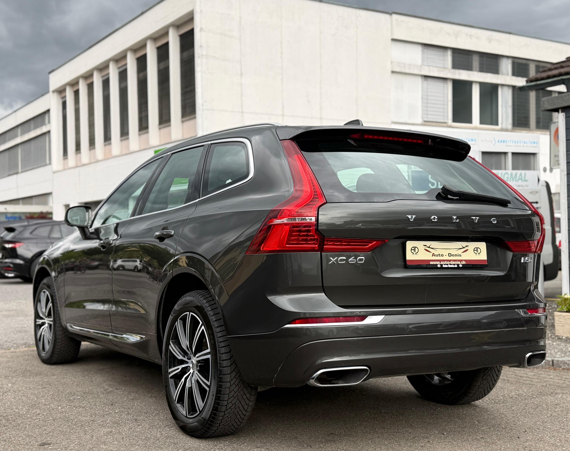 VOLVO XC60 2.0 B5 MH Inscription AWD-image-5