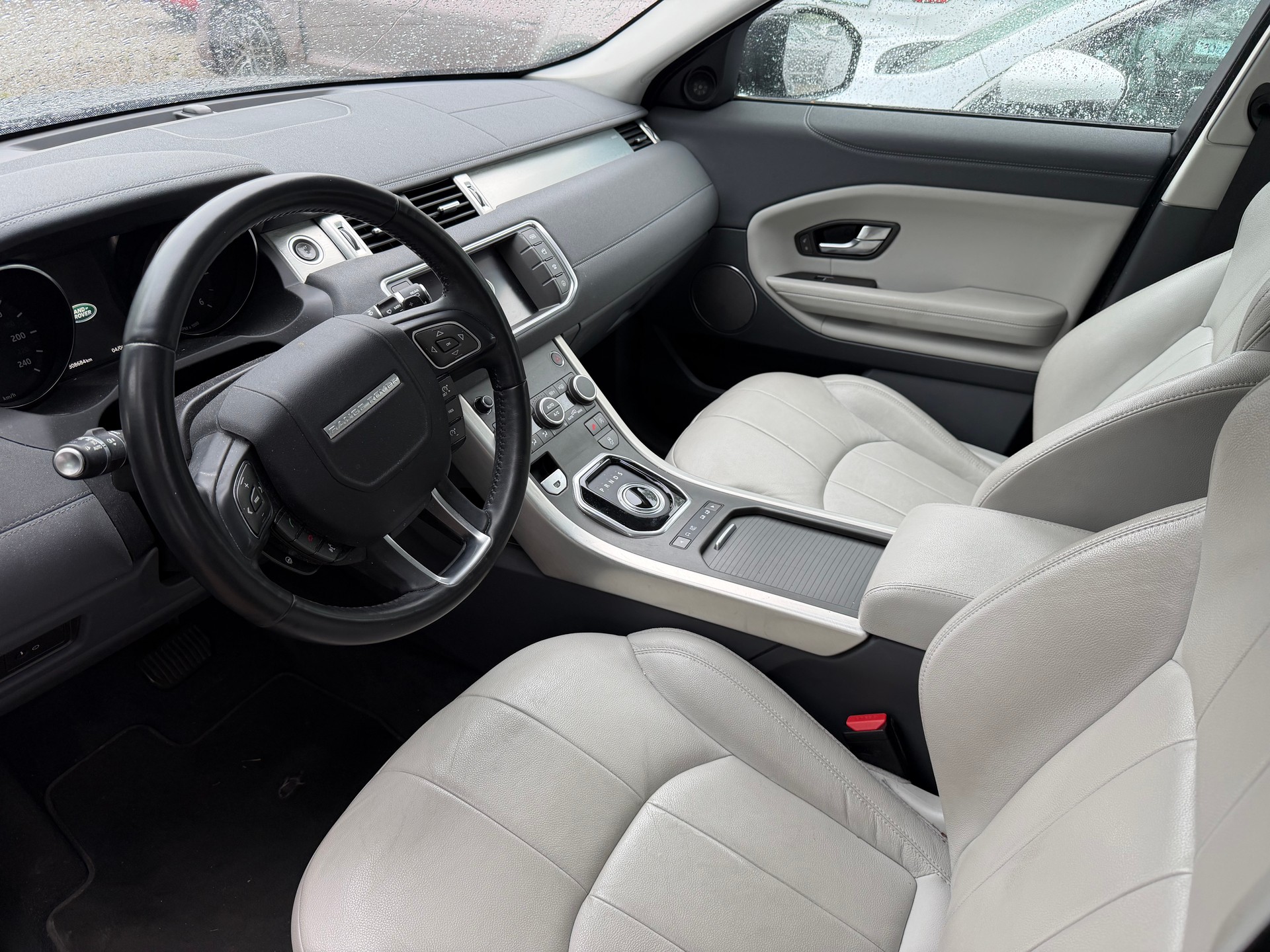LAND ROVER Range Rover Evoque 2.0 TD4 SE Dynamic-image-8