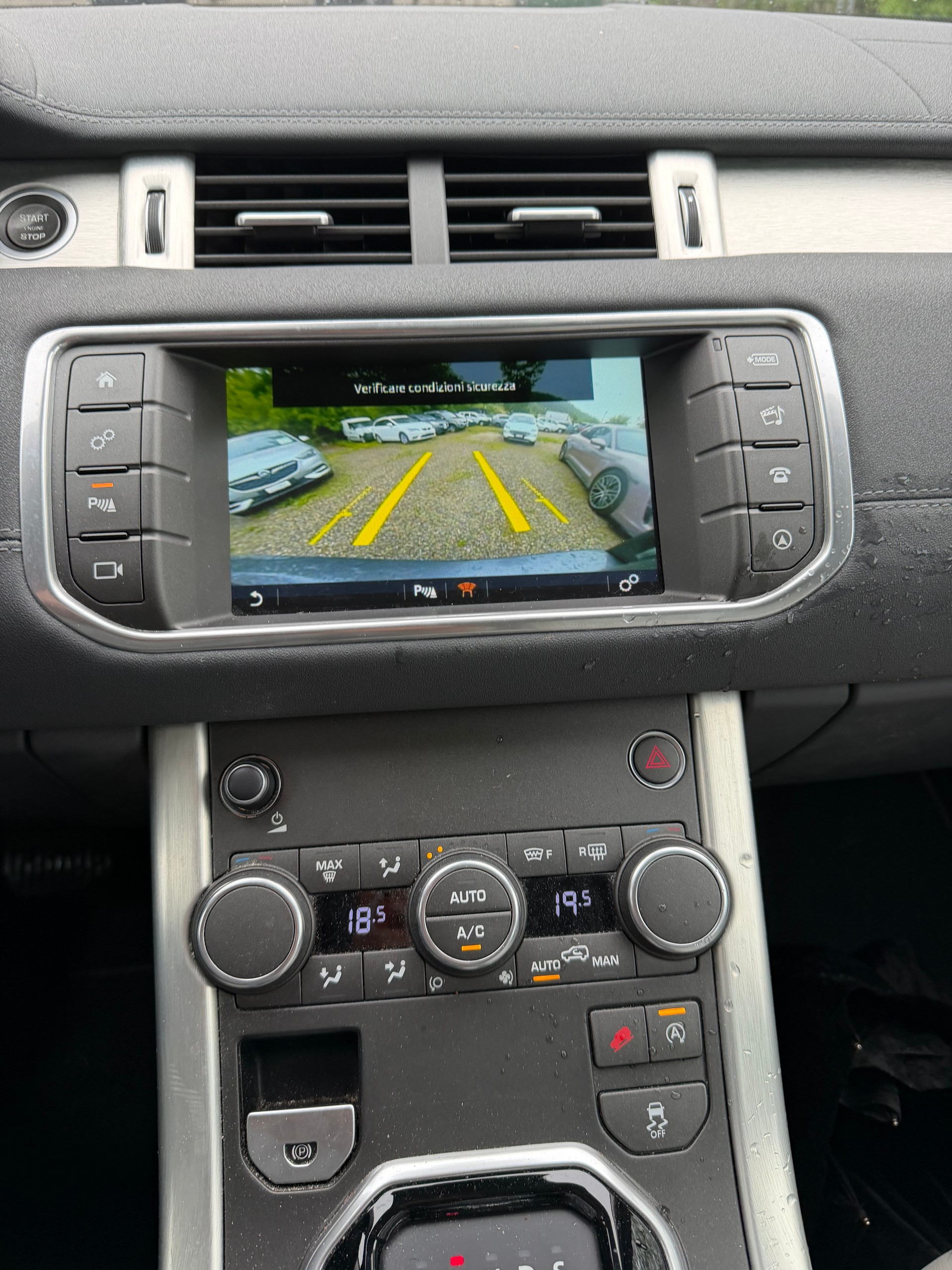 LAND ROVER Range Rover Evoque 2.0 TD4 SE Dynamic-image-10
